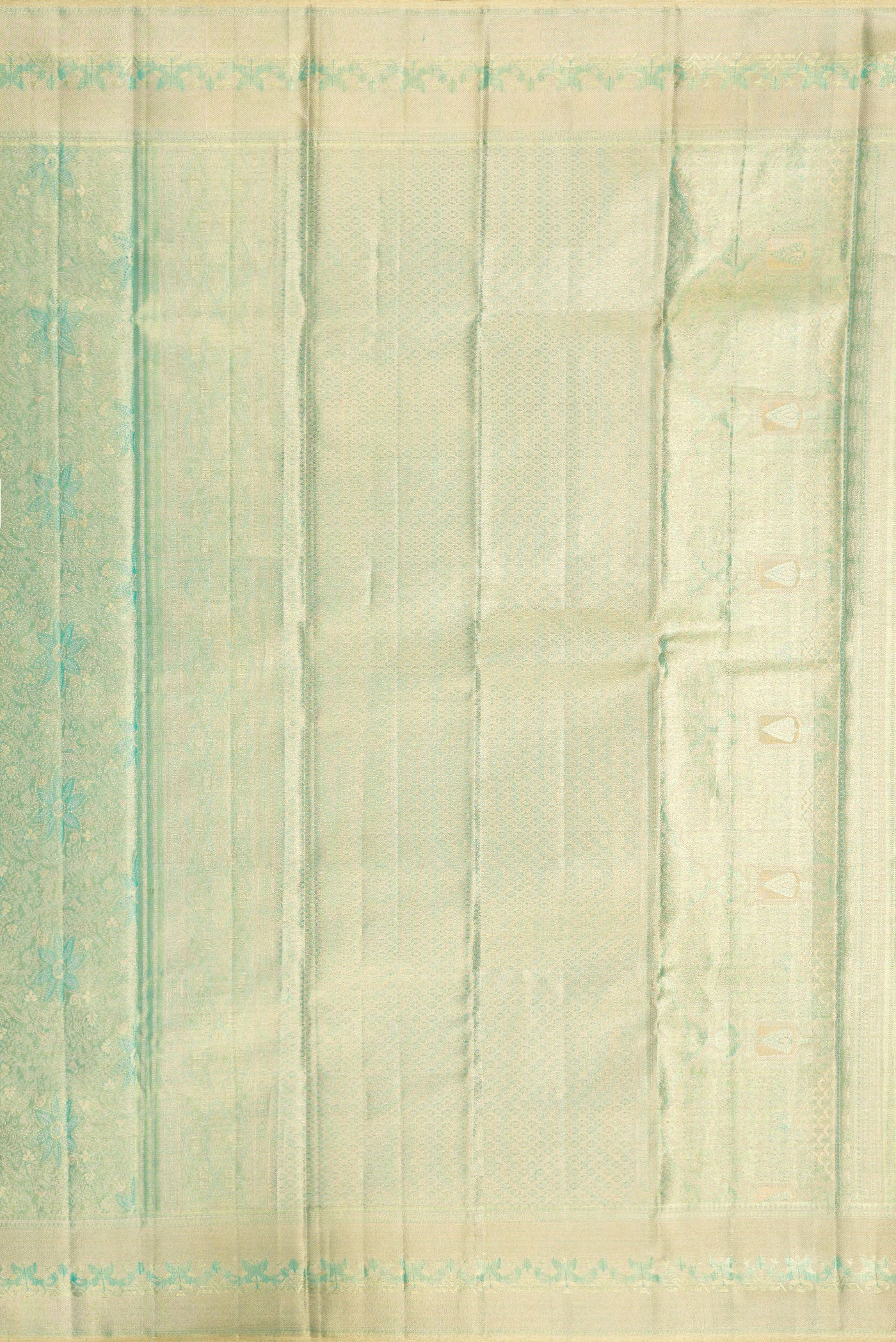 Close up image of the pallu of Green Dual Tone Kanjivaram Tissue Silk Saree with Zari Brocade on the body and Zari Border. 