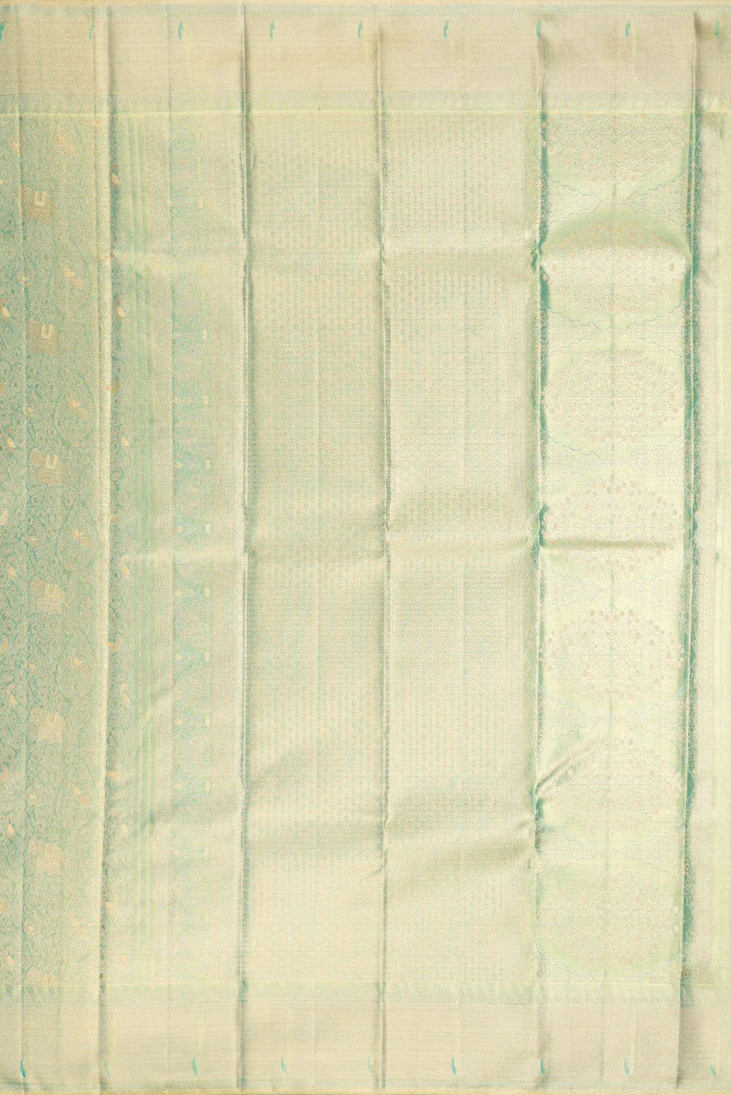 Close up image of the pallu of Sea Green Dual Tone Kanjivaram Tissue Silk Saree with Zari Brocade on the body and Zari Border. 