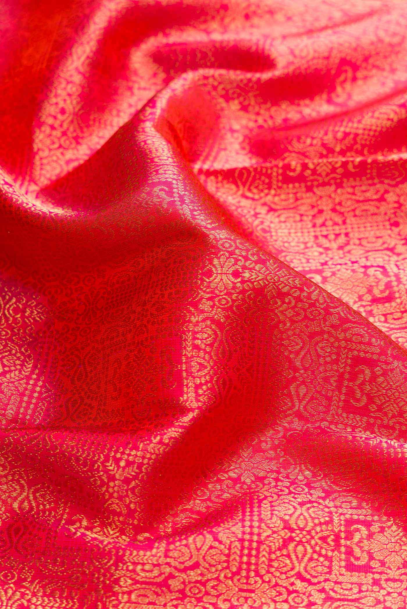 Close up of Pink Dual Tone Kanchipuram Saree with Zari Brocade on the body and Zari Border displaying folds