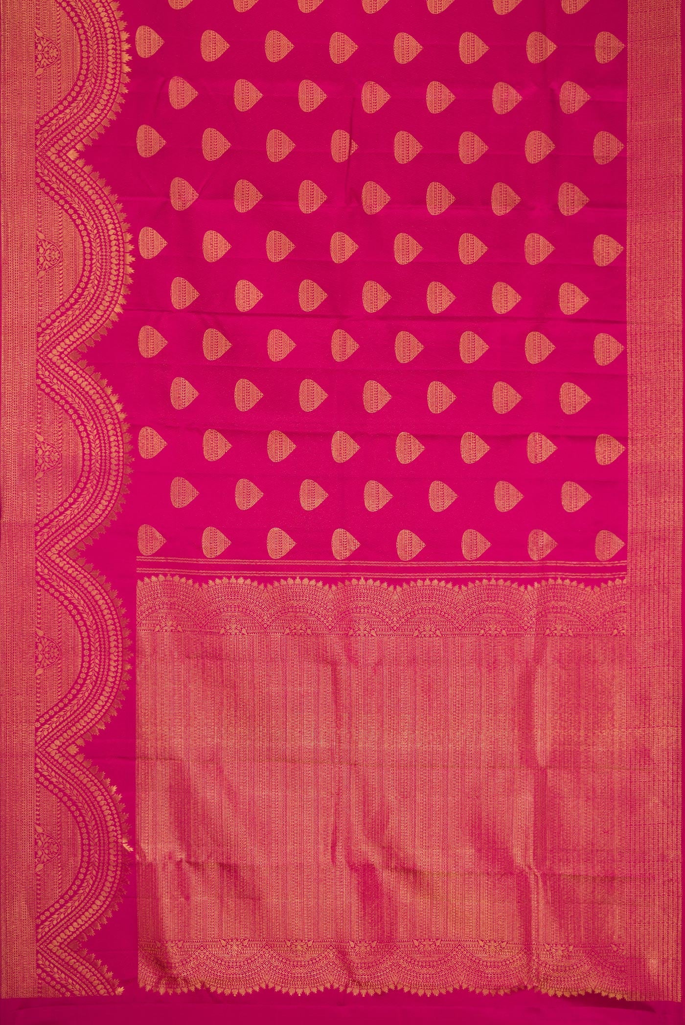 Flat view of Magenta Dual Tone Kanchipuram Silk Saree with Zari Butta on the body and Fancy Border. 