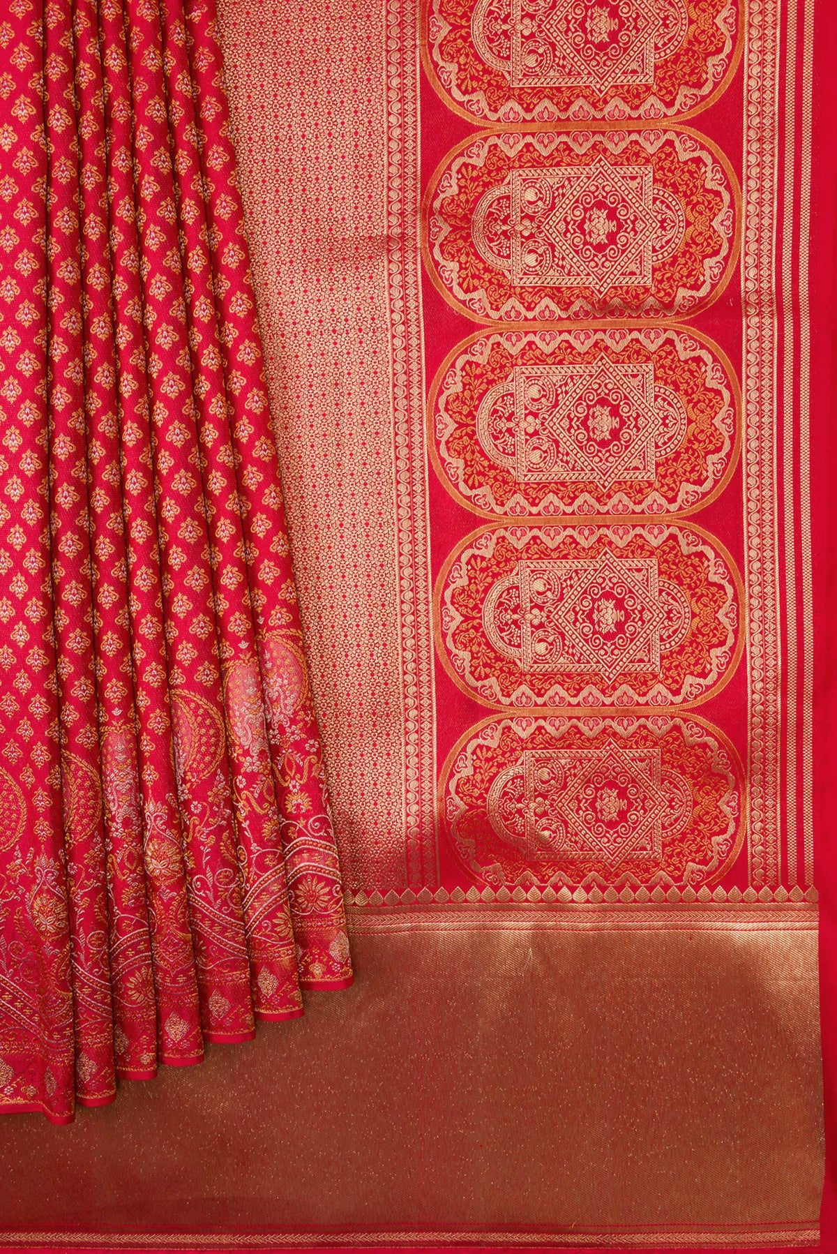 Pleats and pallu of Red Dual Tone Kanjivaram Silk Saree with Zari Brocade on the body and Fancy Border. 
