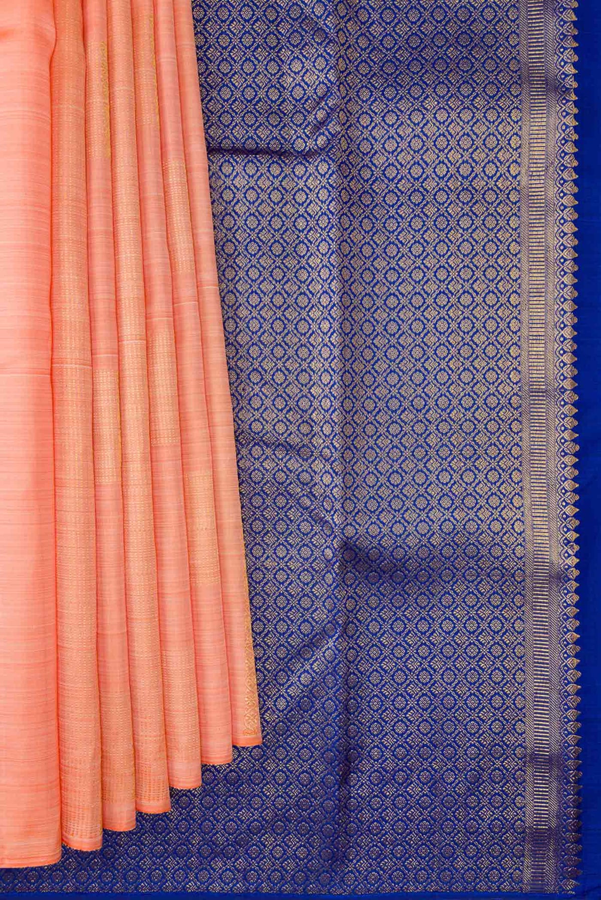 Pleats and pallu of Peach Dual Tone Kanjivaram Silk Saree with Zari Butta on the body and Without Border. 