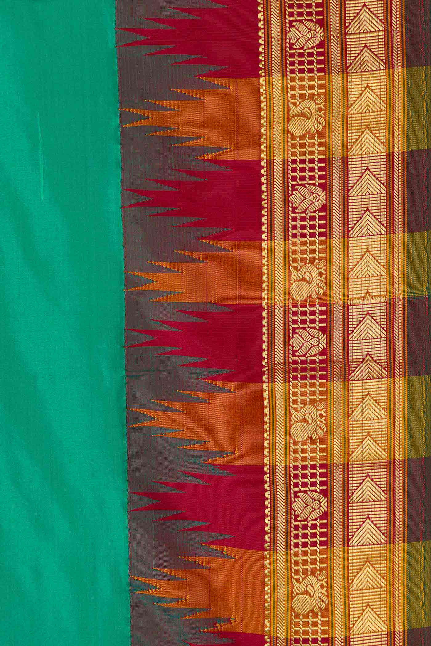 Border image of Green Bangalore Silk - kadyal Saree with Plain Body and Temple Border
