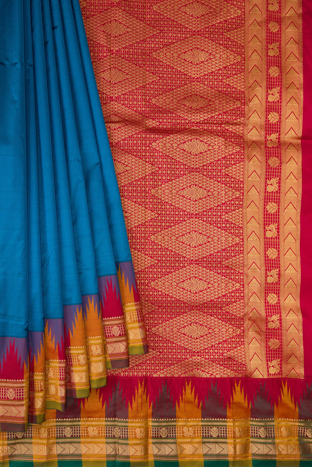 Pleats and pallu of Pure Silk Peacock Blue Bangalore Saree with Plain Body and Temple Border. 