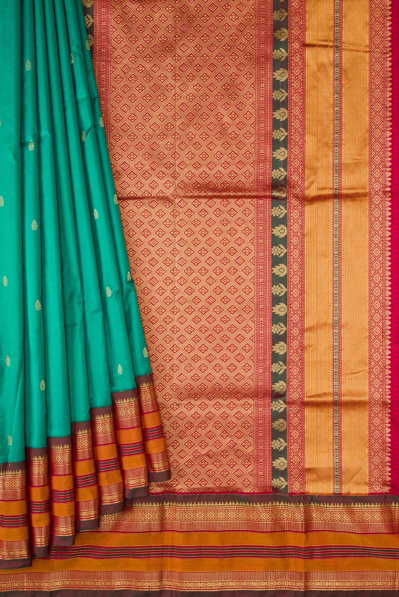 Pleats and pallu of Green Dual Tone Kanchipuram Silk Saree with Zari Butta on the body and Zari Border. 
