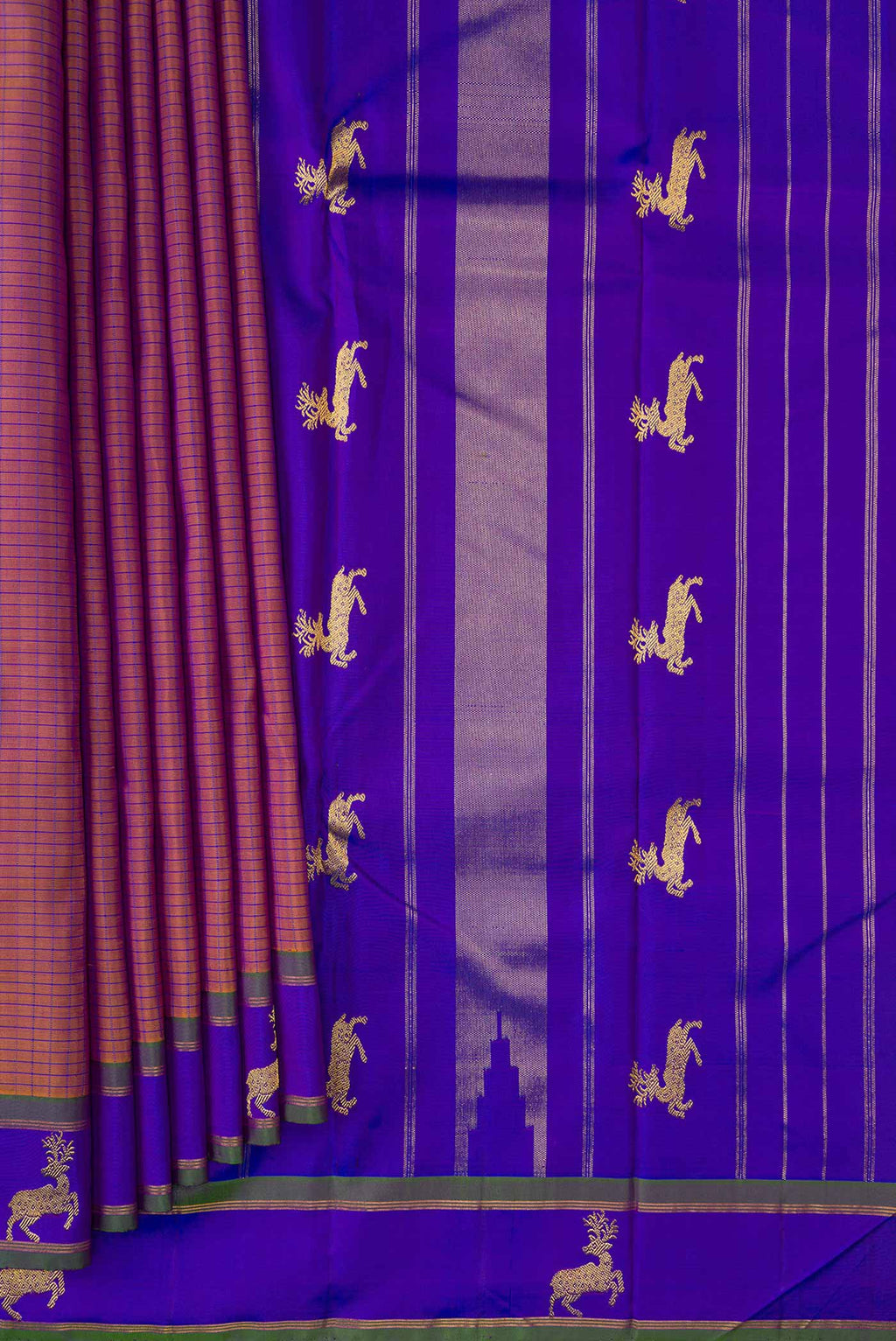 Pleats and pallu of Brown Dual Tone Kanchipuram Silk Saree with Checked design on the body and Fancy Border. 