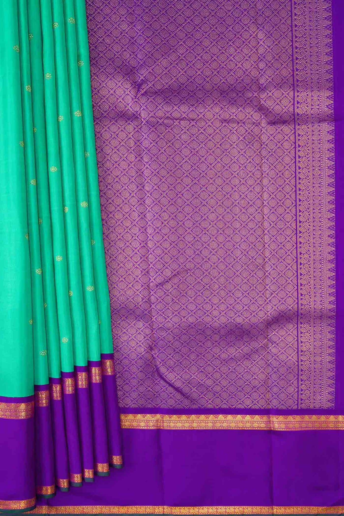 Pleats and pallu of Sea Green Dual Tone Kanjivaram Silk Saree with Zari Butta on the body and Zari Border. 