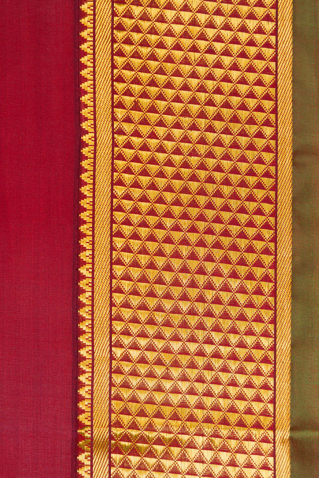Border image of Maroon Dual Tone Kanchipuram Silk Nine Yards Saree with Plain Body and Zari Border. 