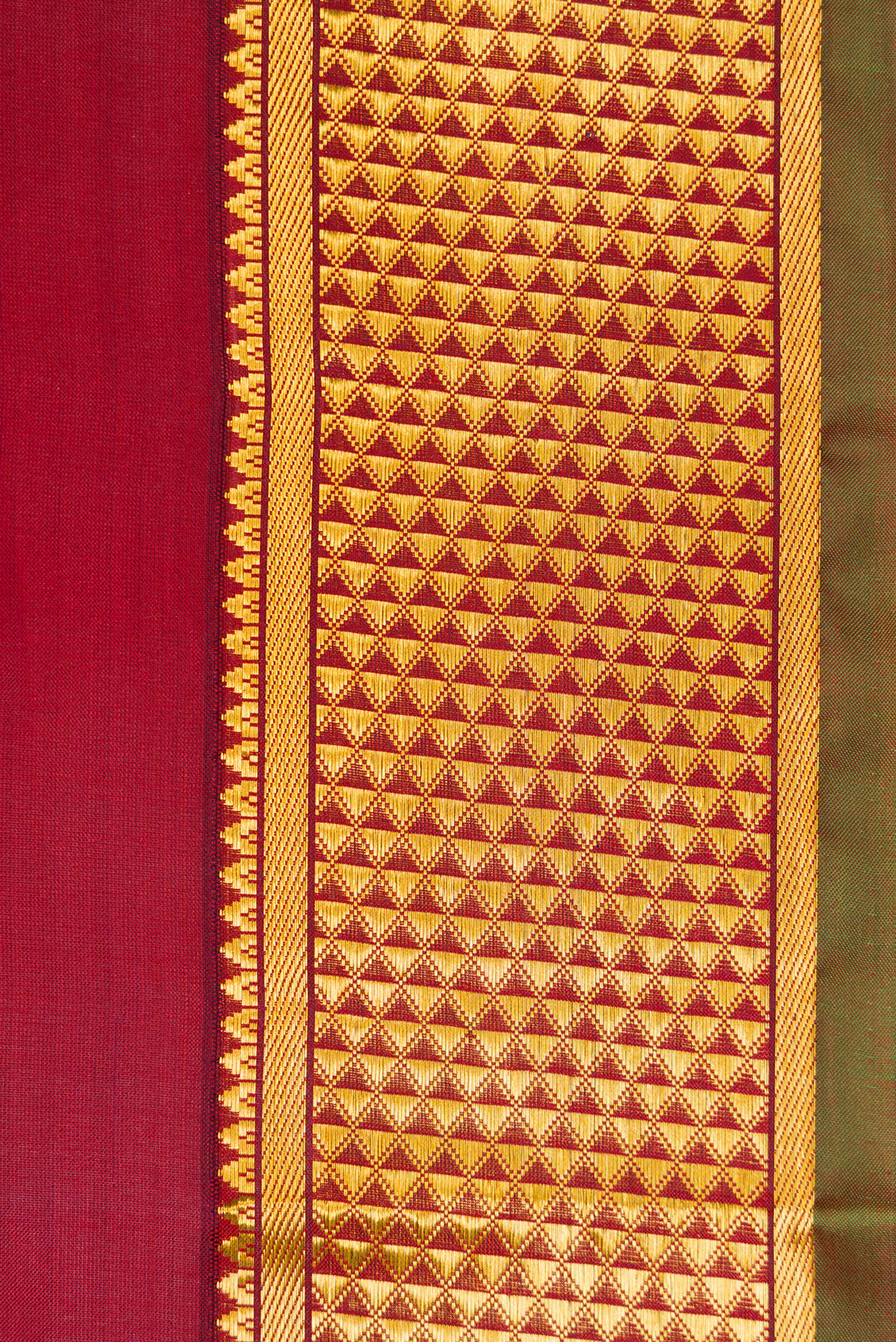 Border image of Maroon Dual Tone Kanchipuram Silk Nine Yards Saree with Plain Body and Zari Border. 