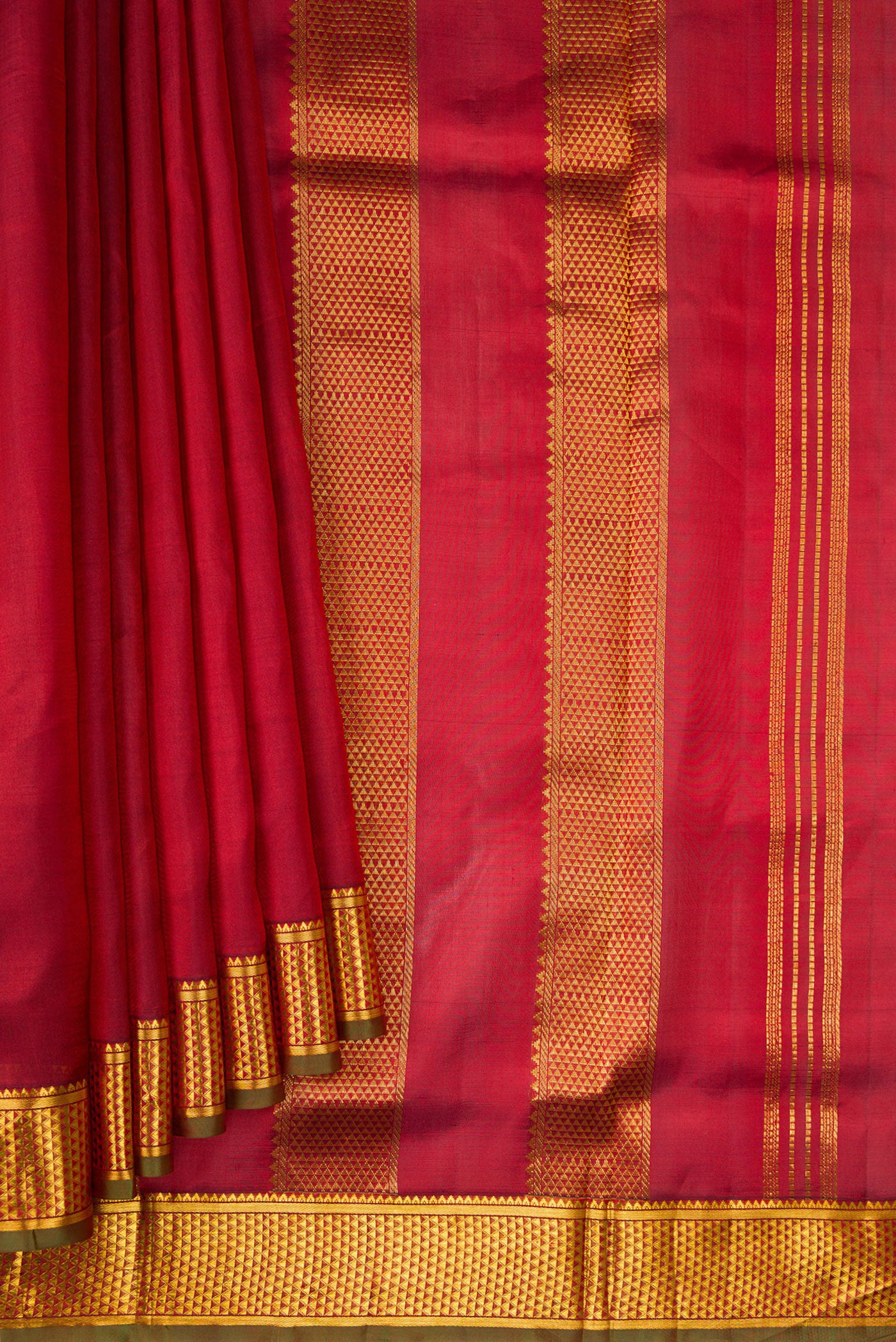 Pleats and pallu of Maroon Dual Tone Kanchipuram Silk Nine Yards Saree with Plain Body and Zari Border. 