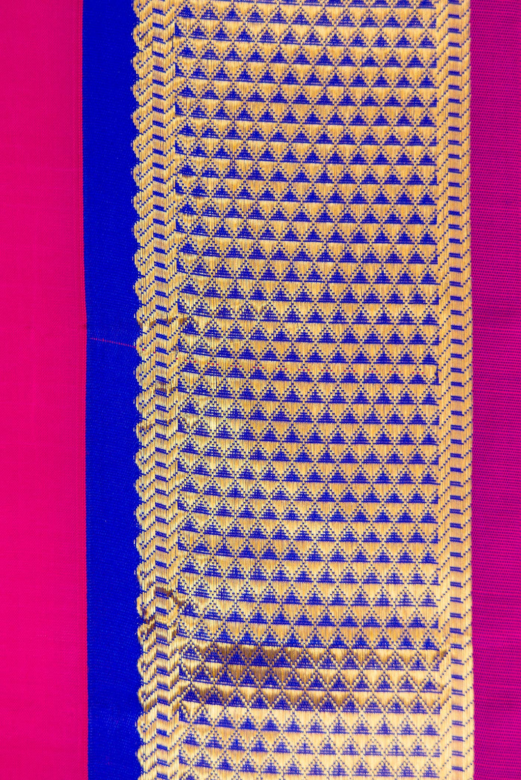 Border image of Pink Dual Tone Kanjivaram Silk Nine Yards Saree with Plain Body and Zari Border. 