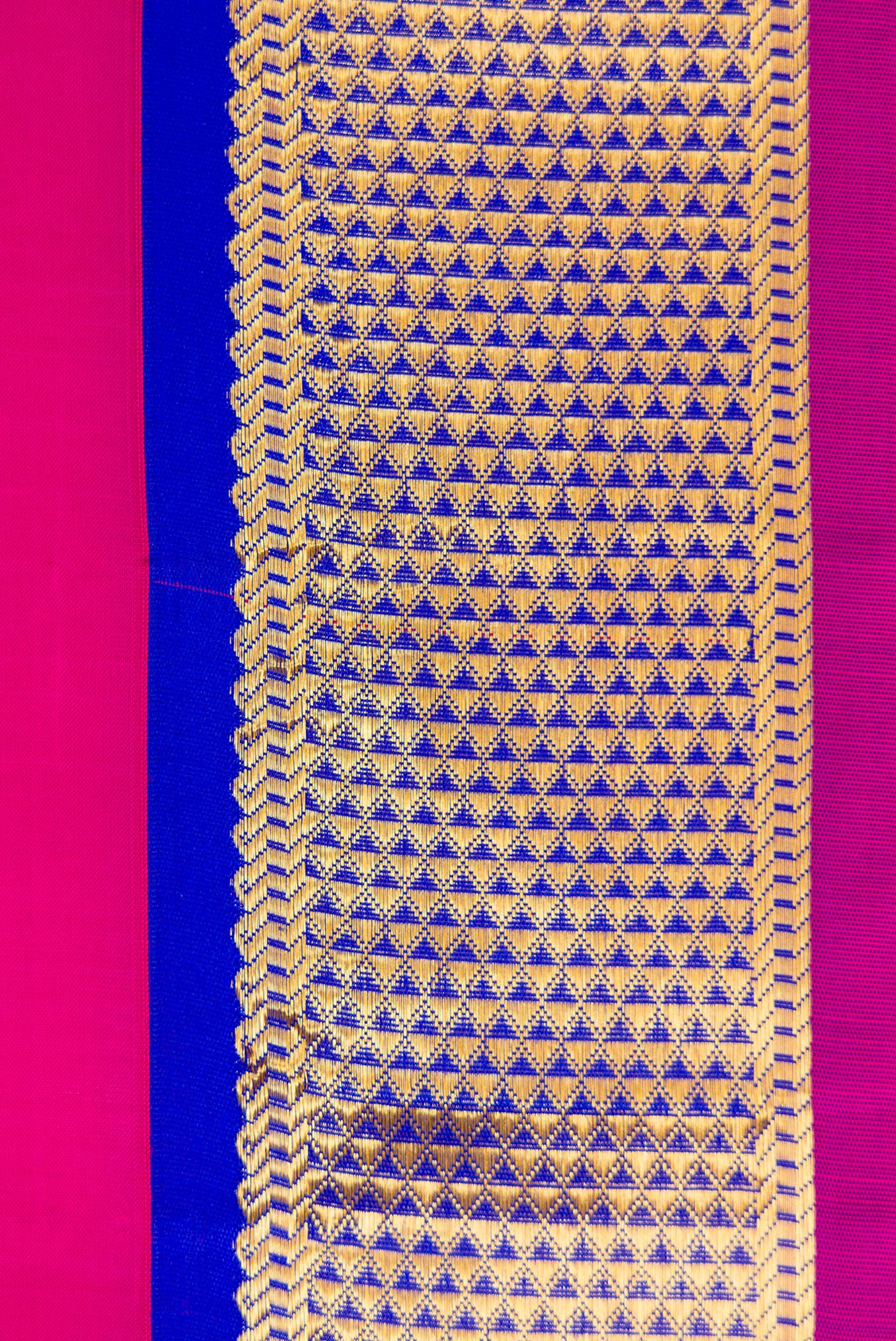 Border image of Pink Dual Tone Kanjivaram Silk Nine Yards Saree with Plain Body and Zari Border. 