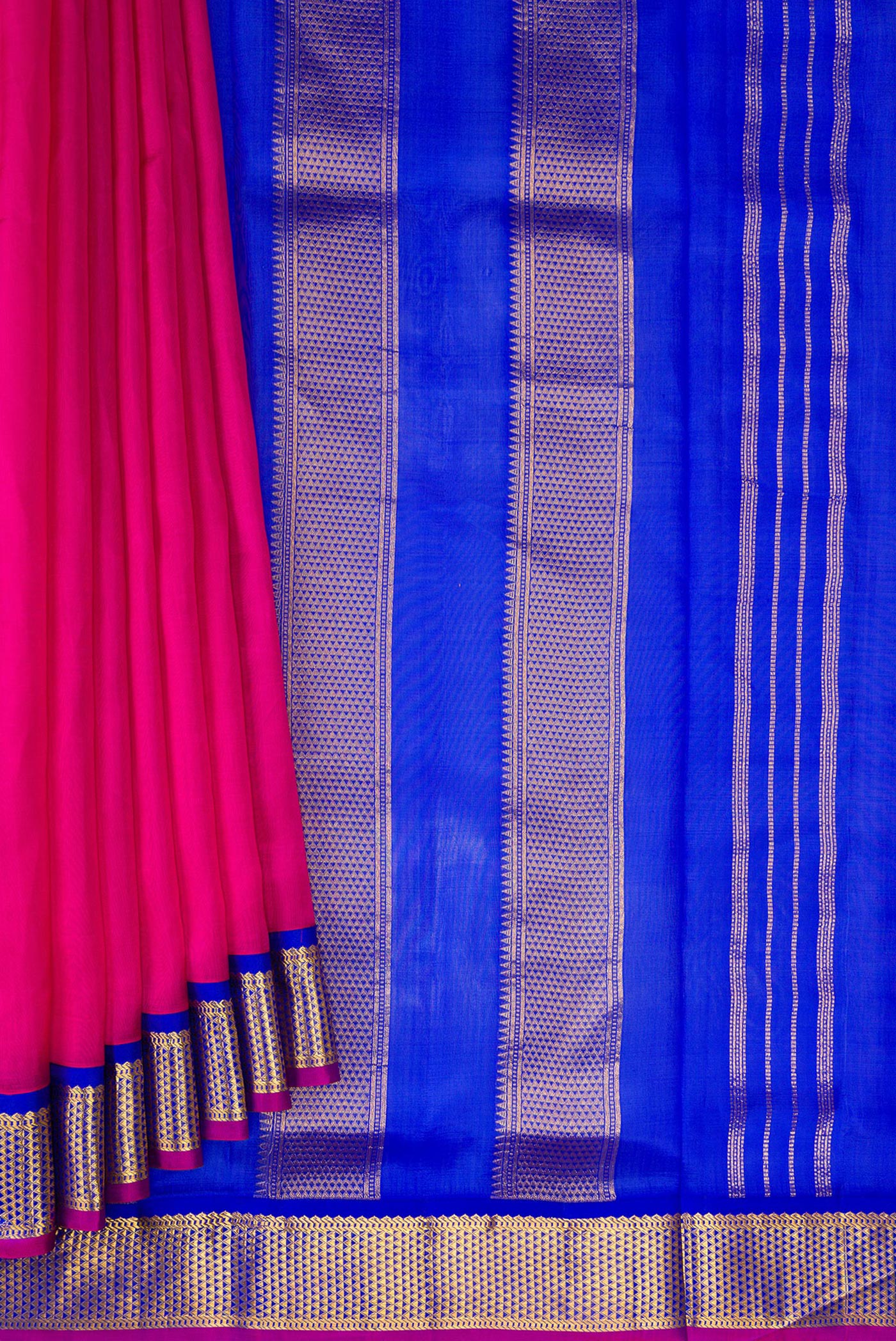 Pleats and pallu of Pink Dual Tone Kanjivaram Silk Nine Yards Saree with Plain Body and Zari Border. 