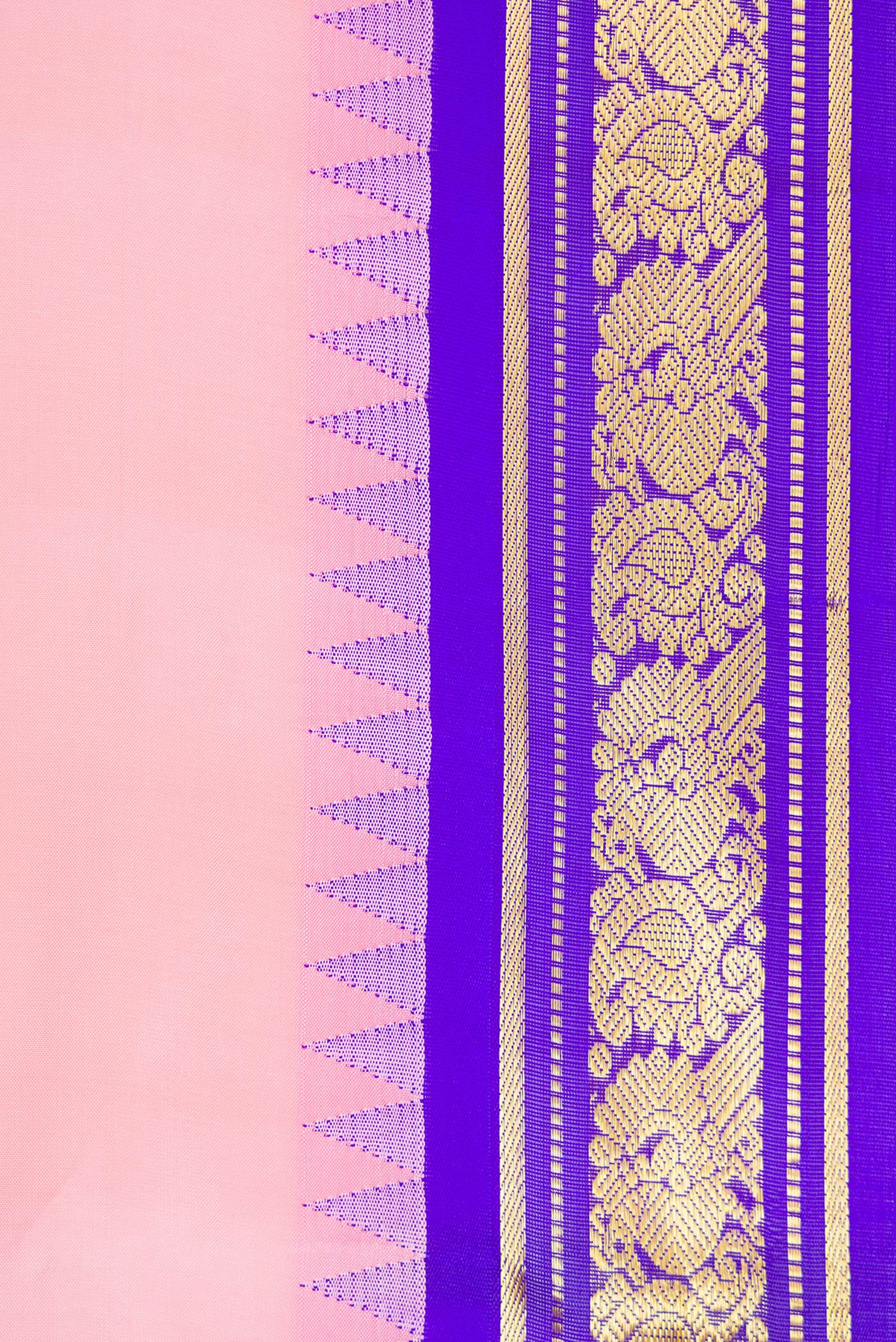 Border image of Pink Dual Tone Kanjivaram Silk Nine Yards Saree with Plain Body and Zari Border. 