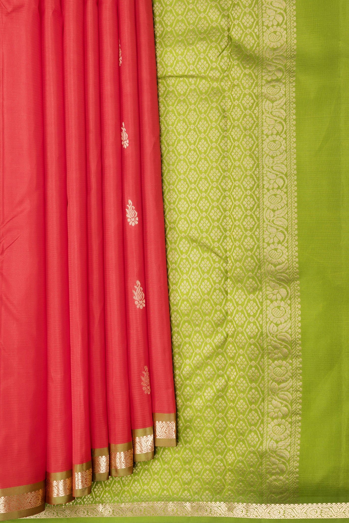 Pleats and pallu of Red Dual Tone Kanjivaram Silk Saree with Zari Butta on the body and Zari Border. 