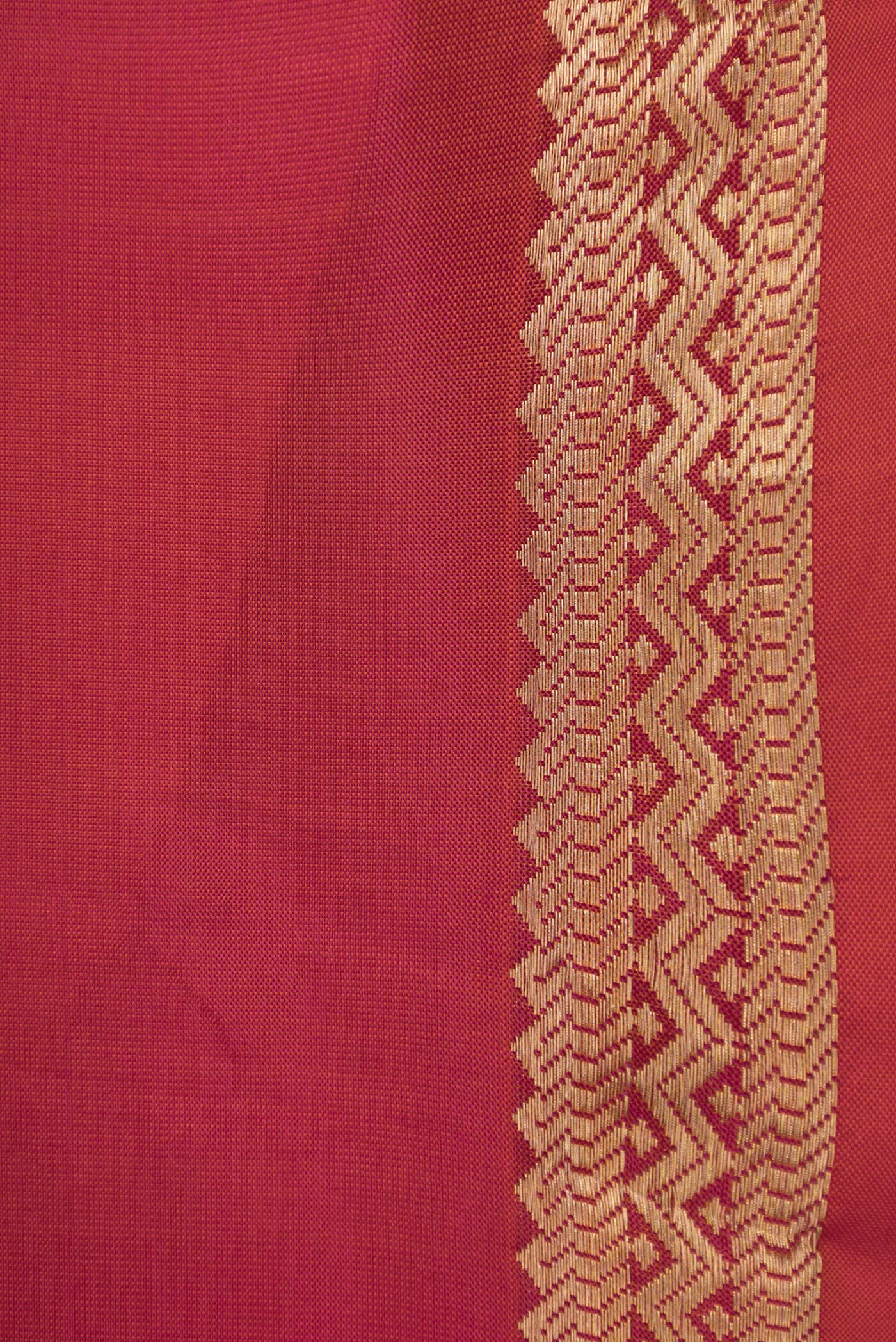 Border image of Pink Dual Tone Kanjivaram Silk Saree with Zari Butta on the body and Zari Border. 