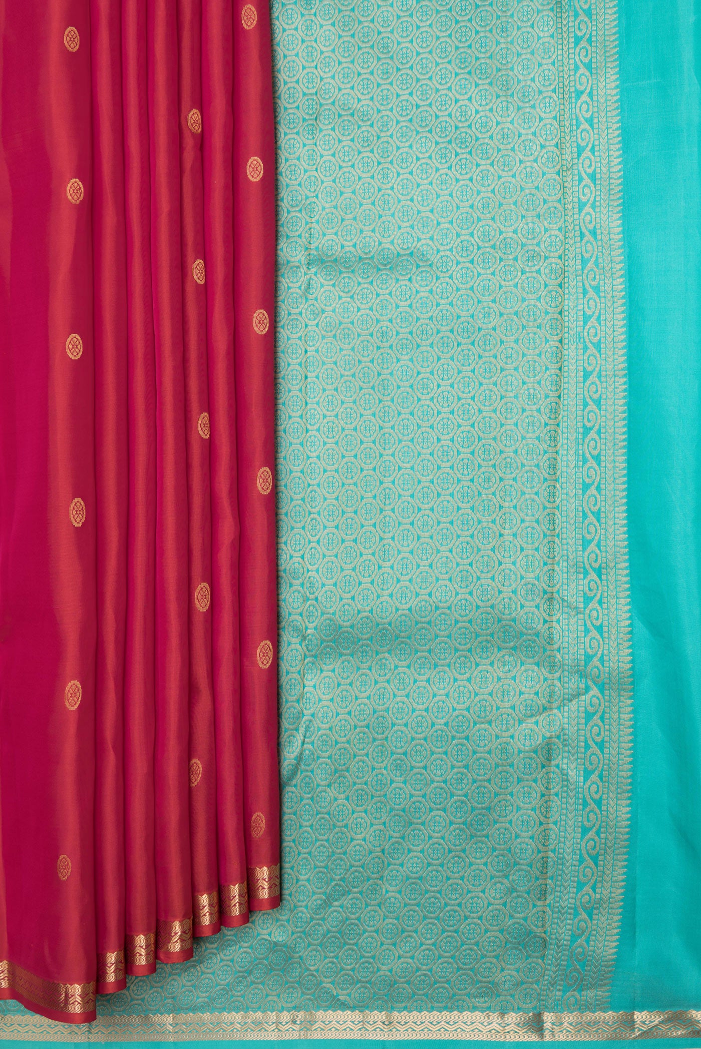 Pleats and pallu of Pink Dual Tone Kanjivaram Silk Saree with Zari Butta on the body and Zari Border. 