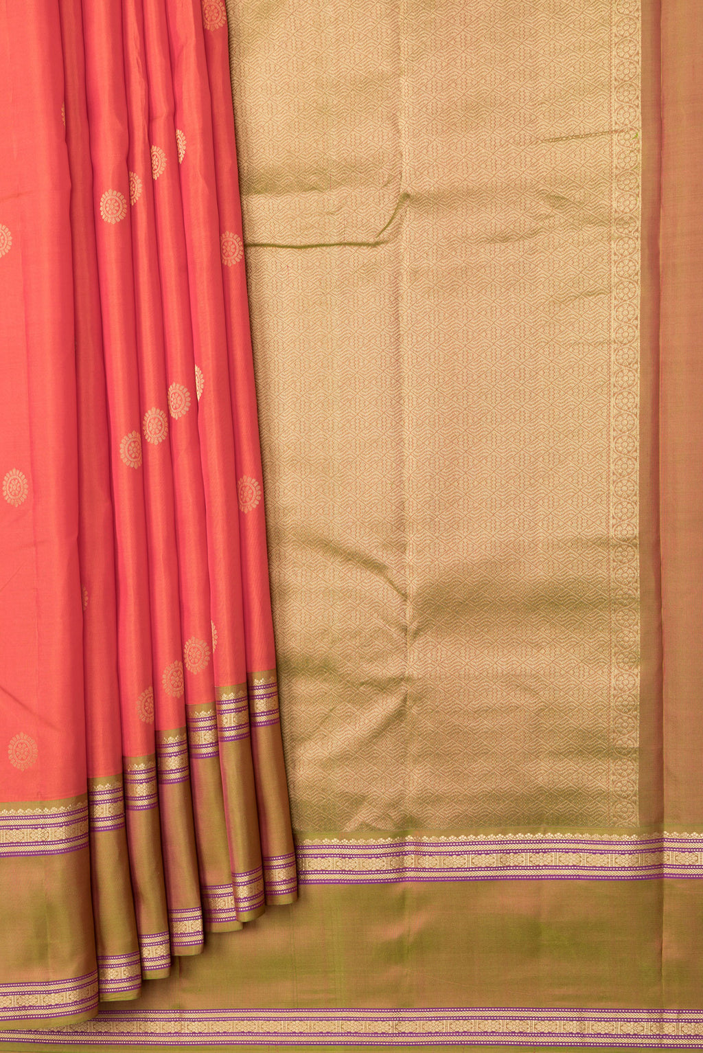 Pleats and pallu of Orange Dual Tone Kanchipuram Silk Saree with Zari Butta on the body and Zari Border. 