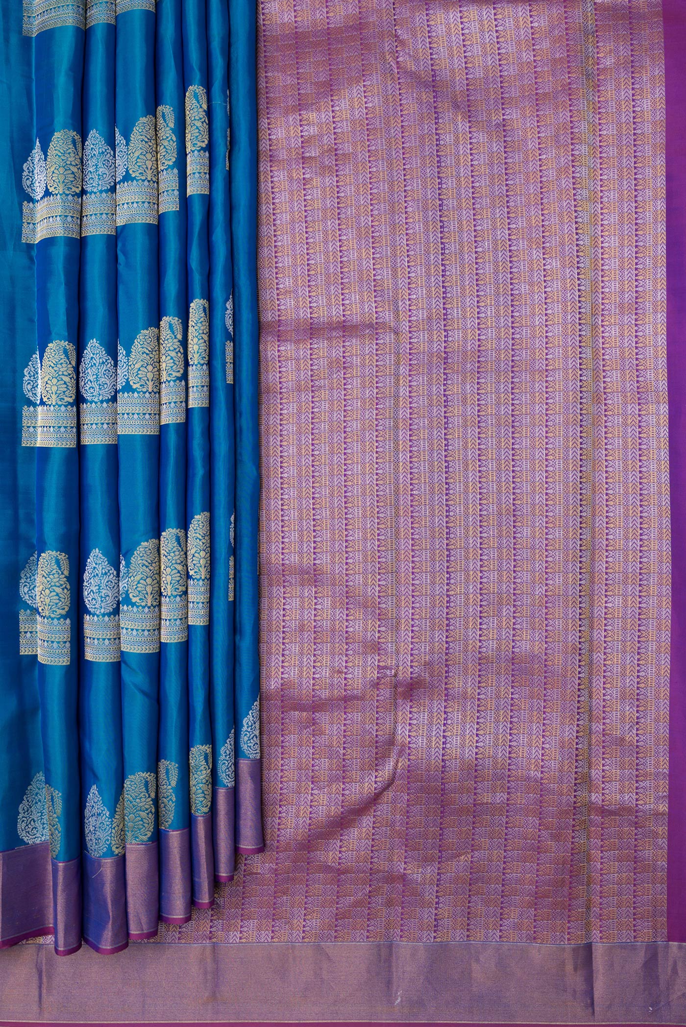 Pleats and pallu of Peacock Blue Dual Tone Kanchipuram Silk Saree with Zari Butta on the body and Zari Border. 