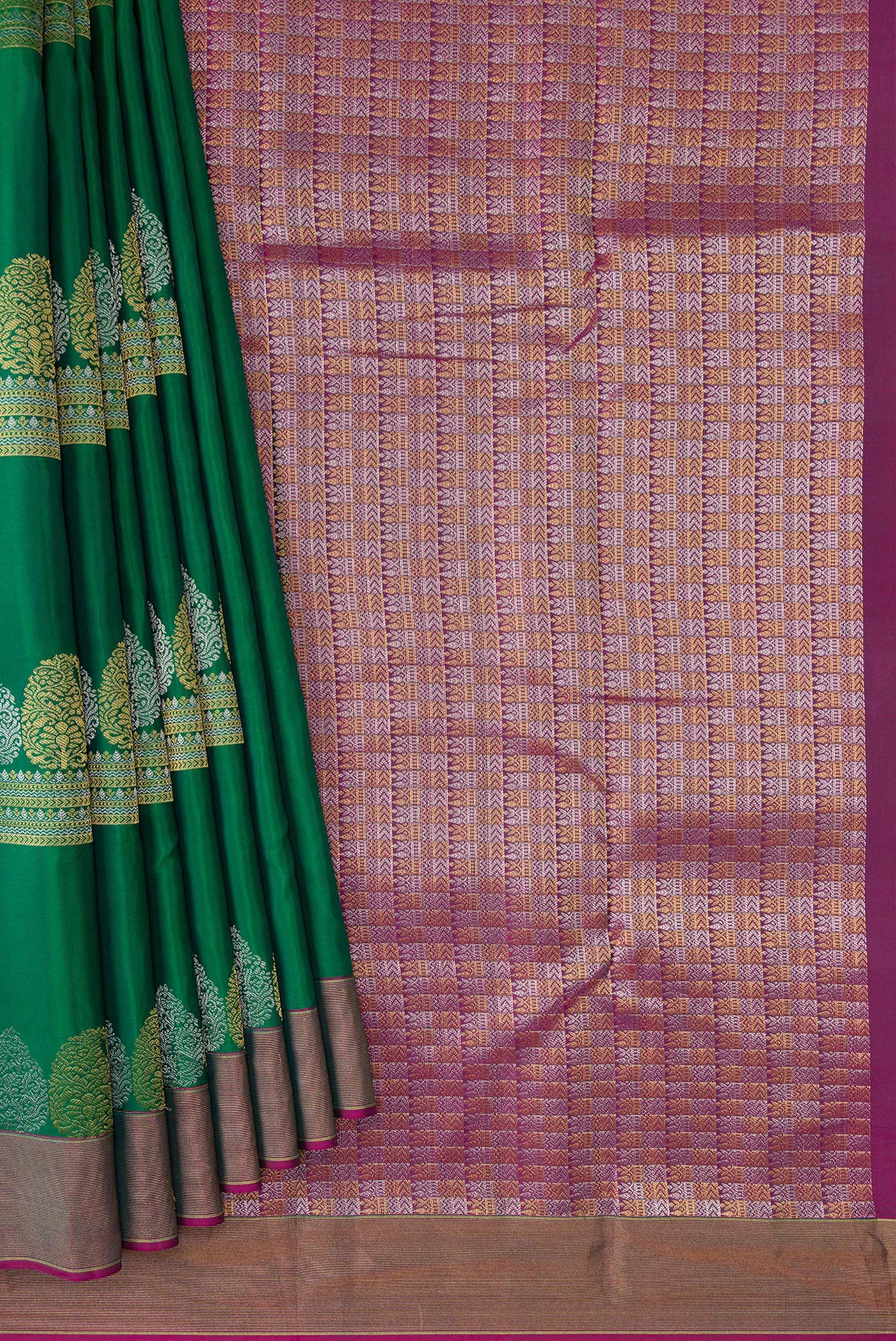 Pleats and pallu of Green Dual Tone Kanchipuram Silk Saree with Zari Butta on the body and Zari Border. 