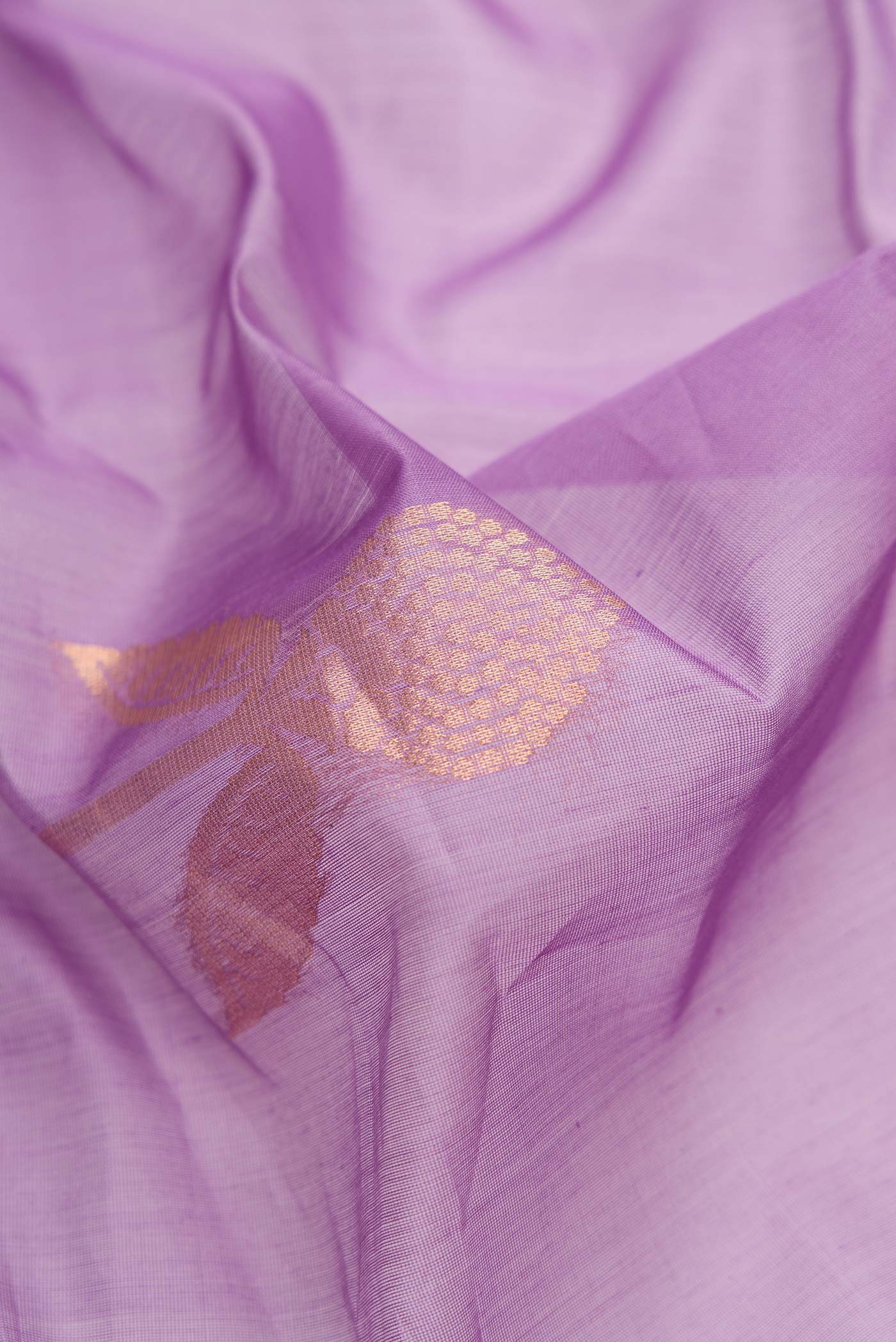 Close up of Lavender Dual Tone Silk Cotton Saree with Zari Butta on the body and Zari Border.  displaying folds