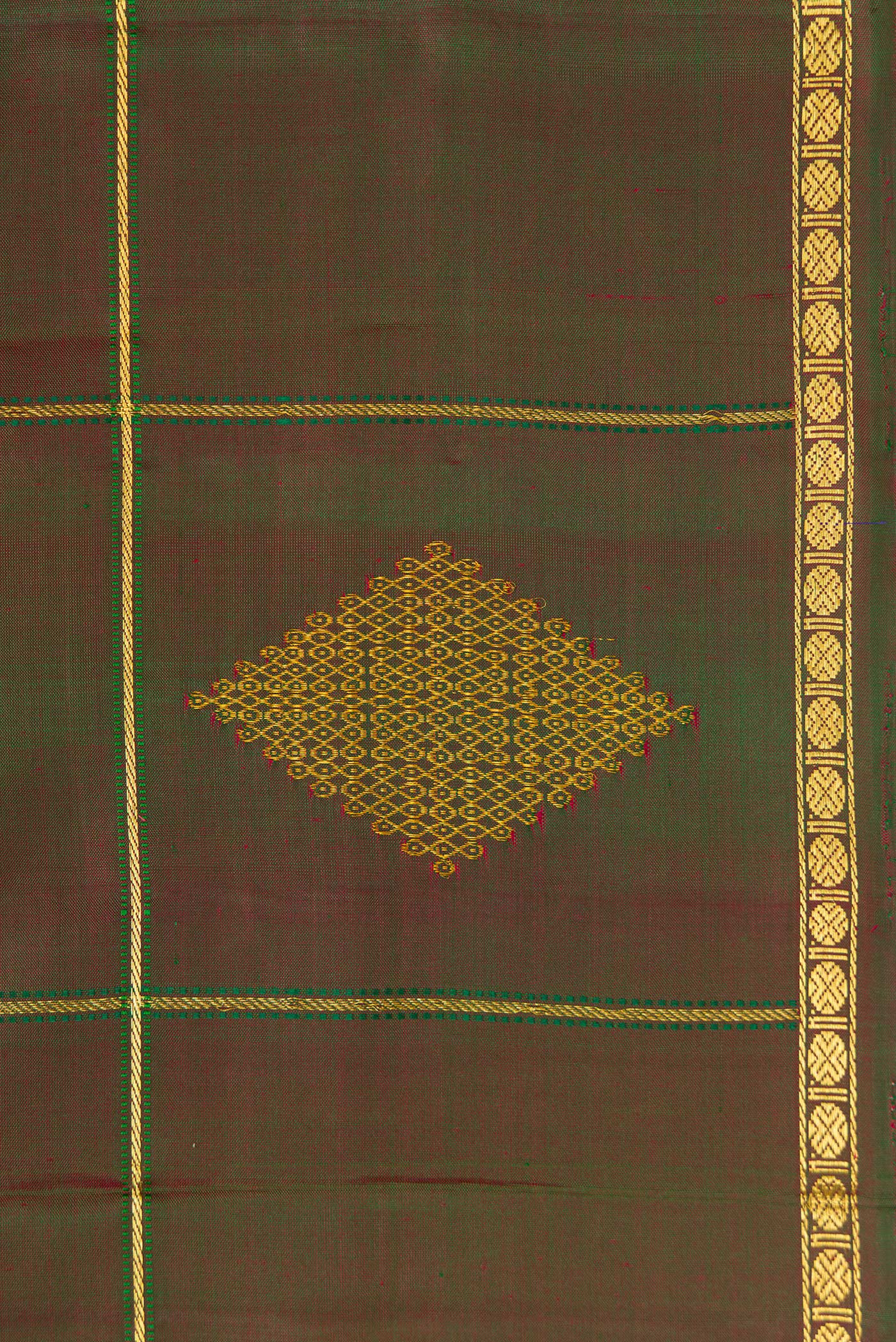 Border image of Mehandi Green Dual Tone Kanchipuram Silk Saree with Checked design on the body and Thin Zari Line. 