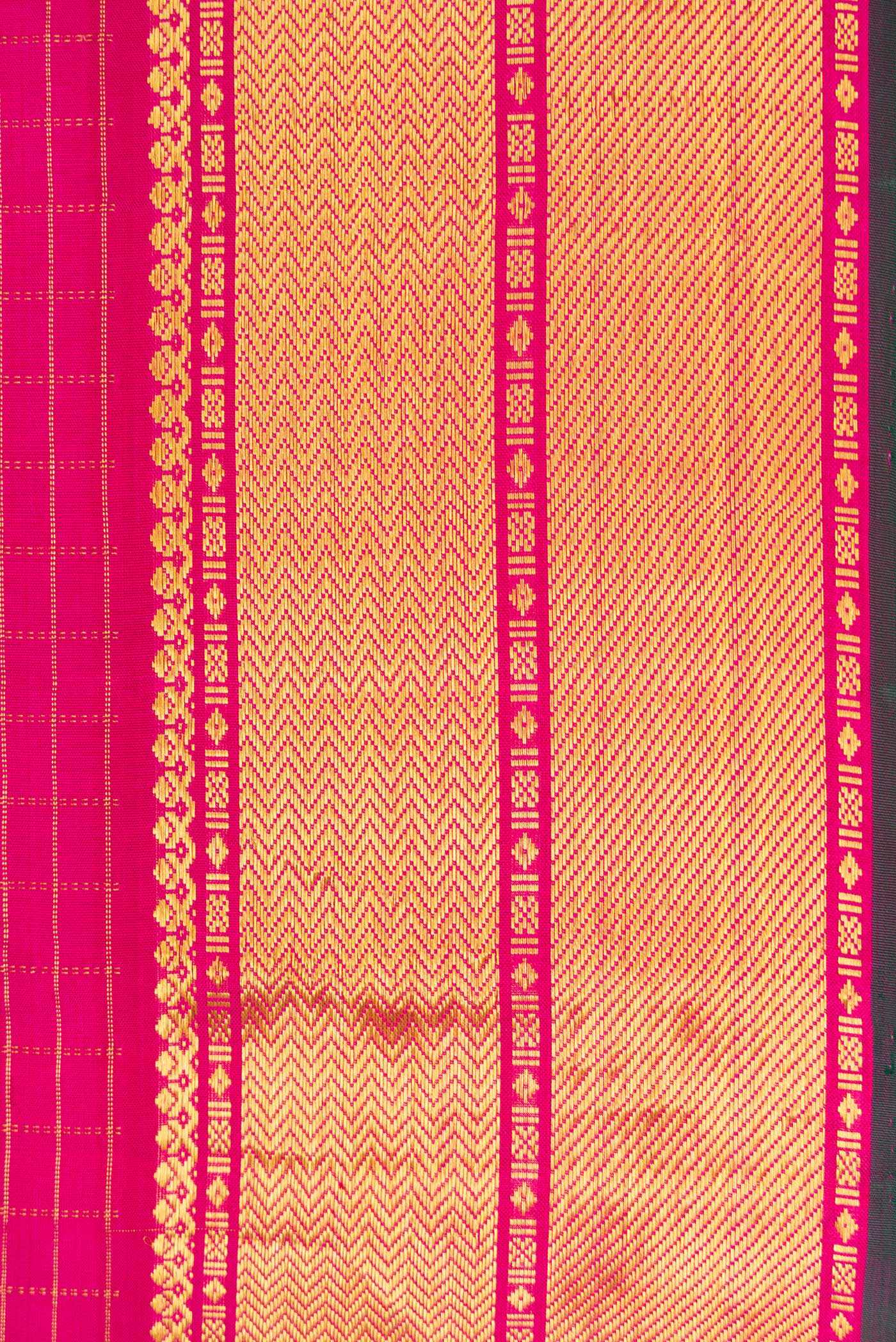 Border image of Pink Dual Tone Kanchipuram Silk Saree with Checked design on the body and Zari Border. 