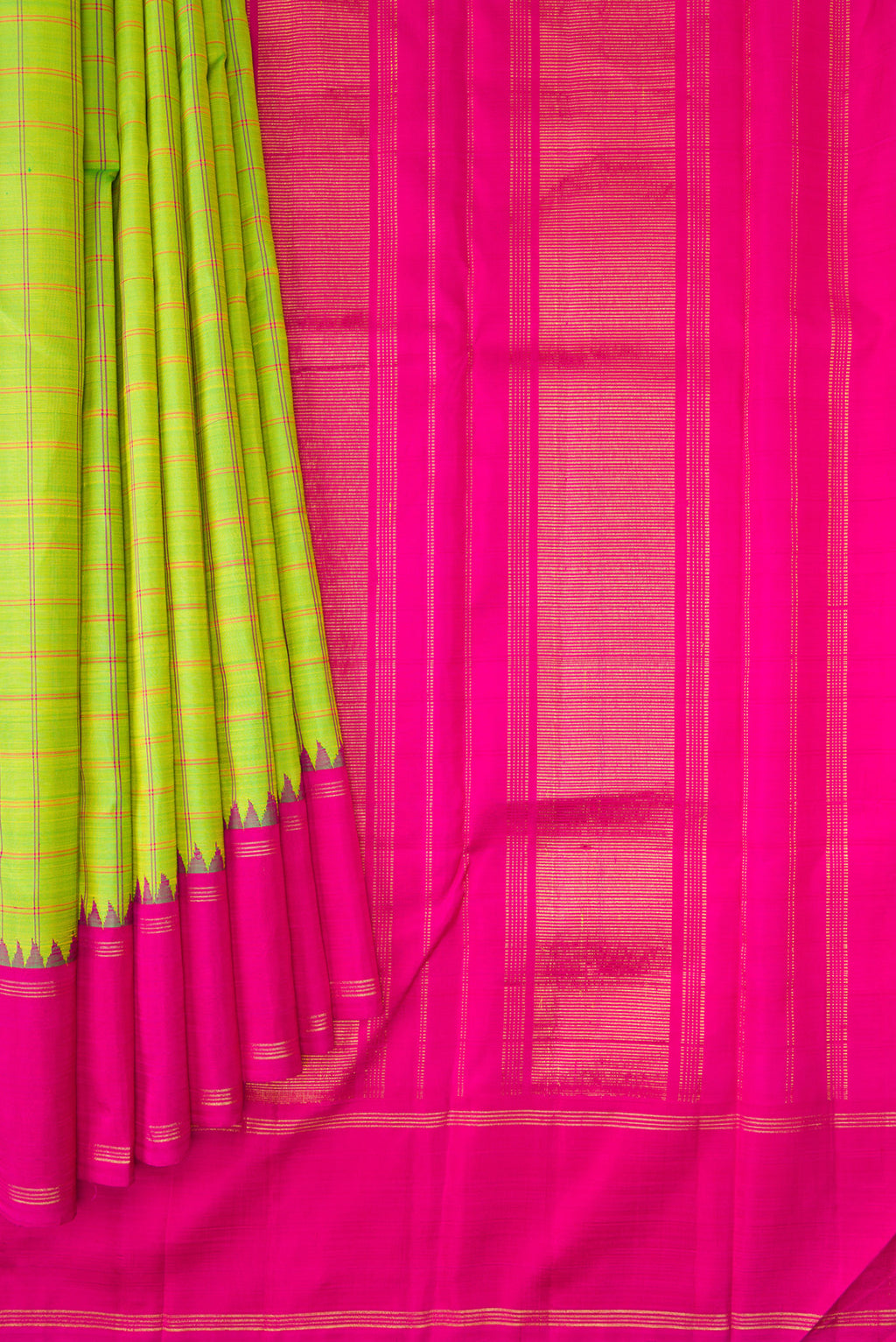 Pleats and pallu of Parrot Green Dual Tone Kanchipuram Silk Saree with Checked design on the body and Zari And Thread Border. 