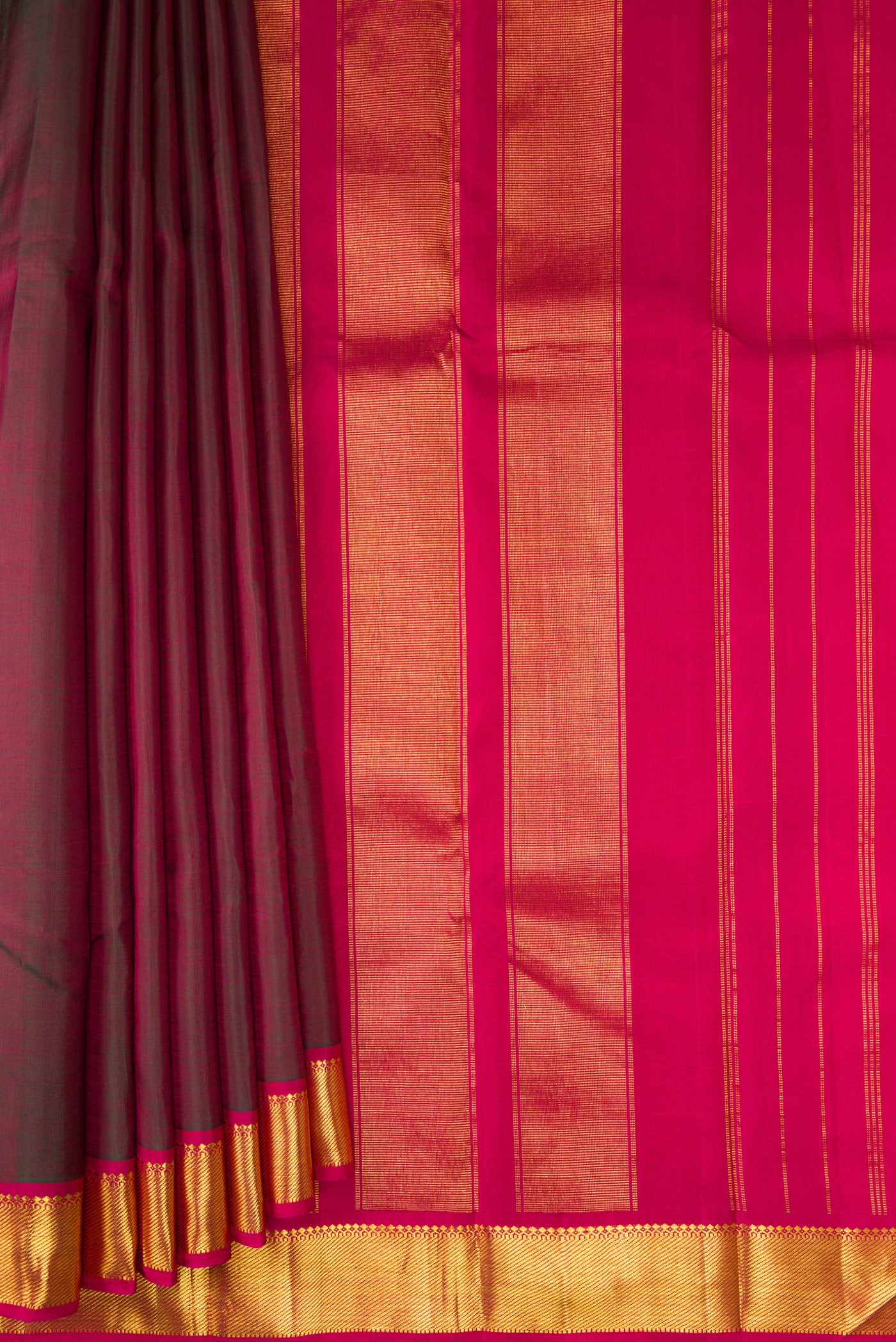 Pleats and pallu of Green Dual Tone Kanchipuram Silk Saree with Plain Body and Zari Border. 