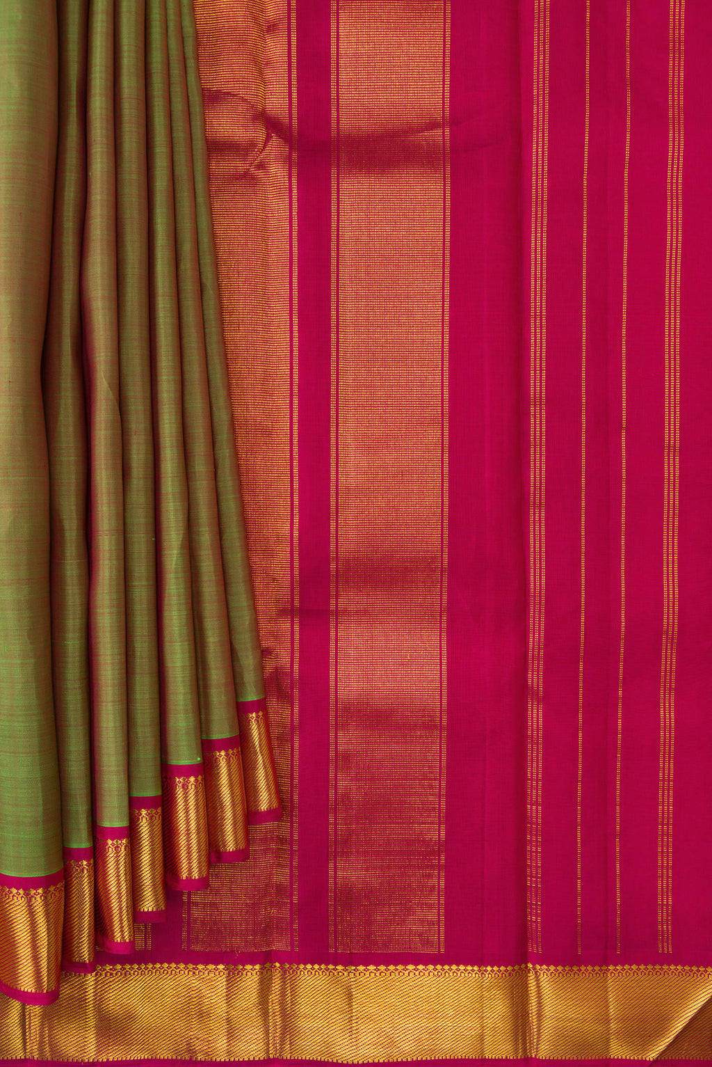 Pleats and pallu of Green Dual Tone Kanchipuram Silk Saree with Plain Body and Zari Border. 