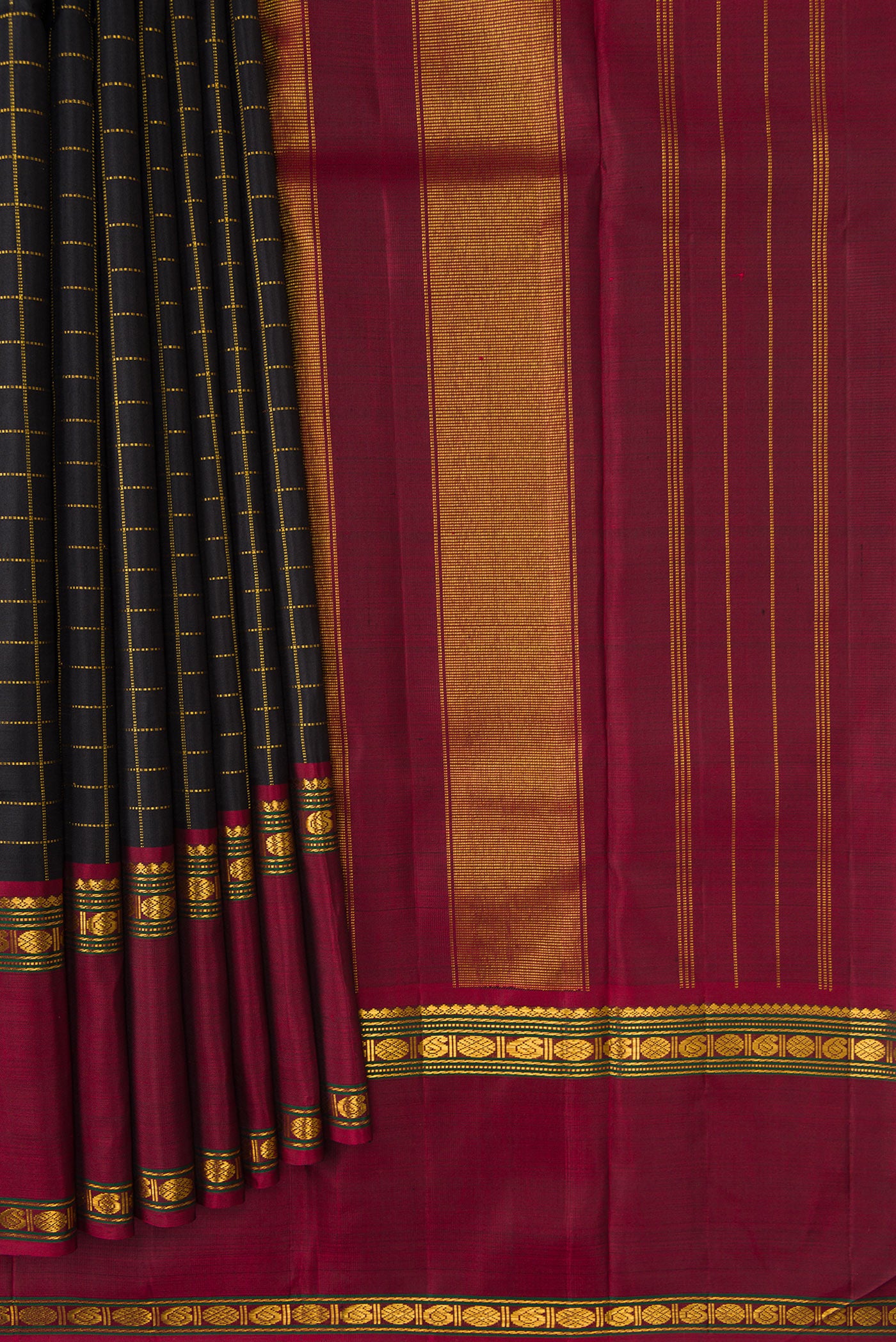 Pleats and pallu of Black Dual Tone Kanchipuram Silk Saree with Checked design on the body and Ganga Jamuna Border. 