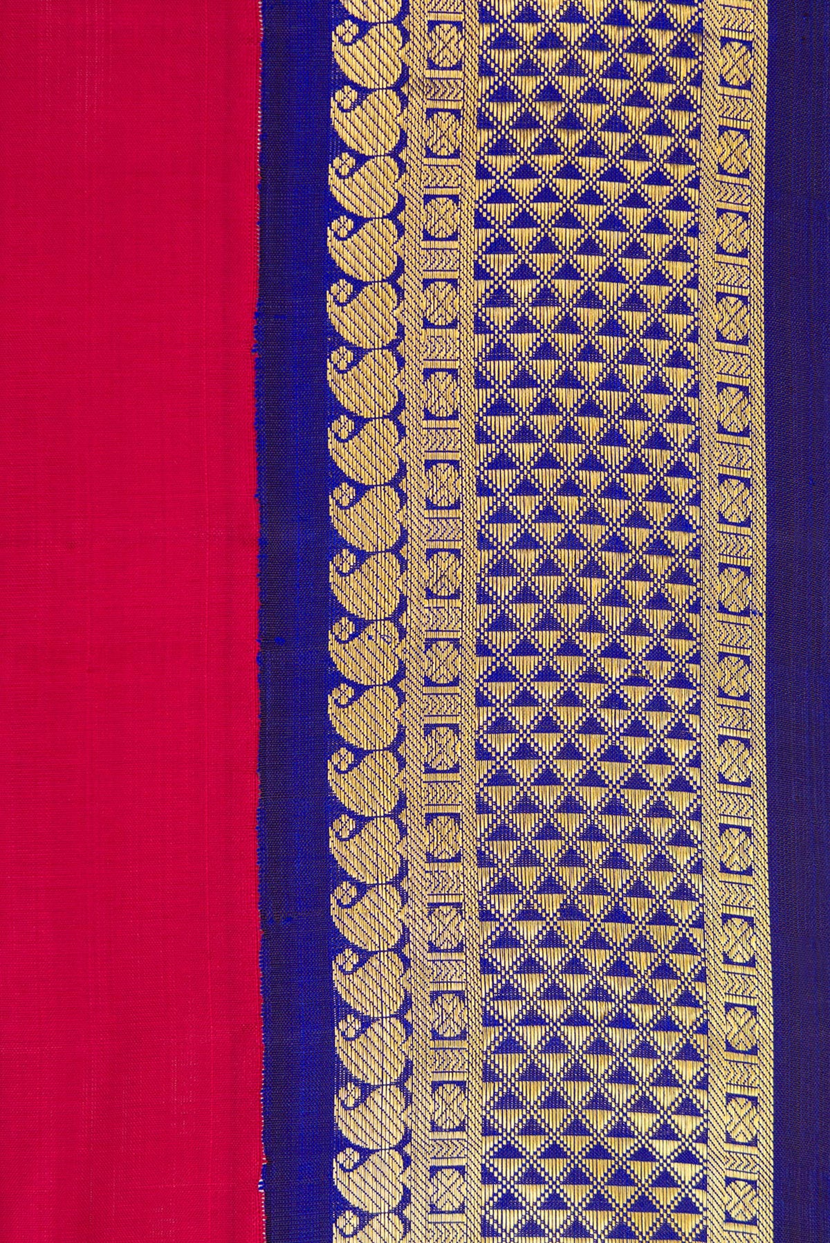Border image of Maroon Dual Tone Kanchipuram Silk Nine Yards Saree with Zari Butta on the body and Zari Border. 