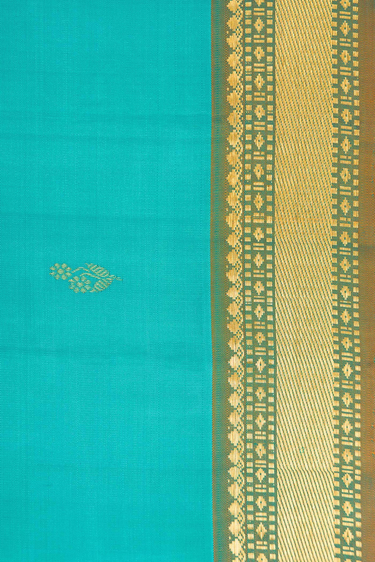 Border image of Sea Green Dual Tone Kanchipuram Silk Saree with Zari Butta on the body and Zari Border. 