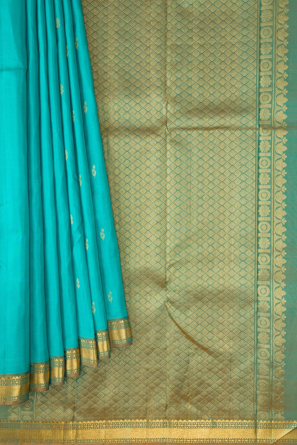 Pleats and pallu of Sea Green Dual Tone Kanchipuram Silk Saree with Zari Butta on the body and Zari Border. 