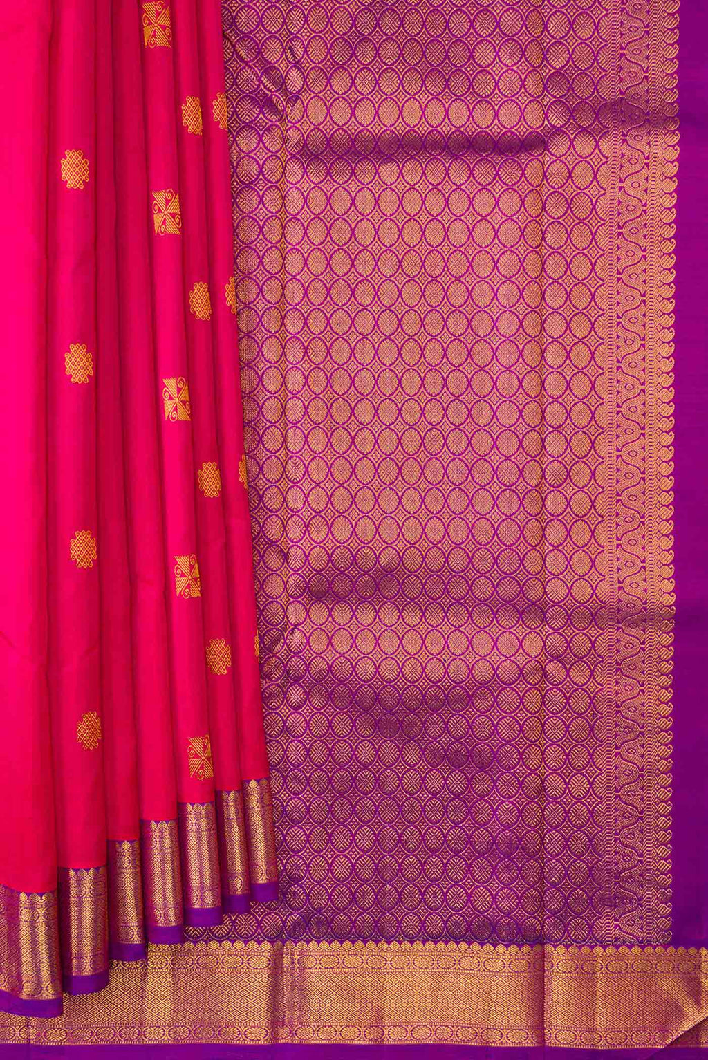 Pleats and pallu of Pink Dual Tone Kanchipuram Silk Saree with Zari Butta on the body and Zari Border. 