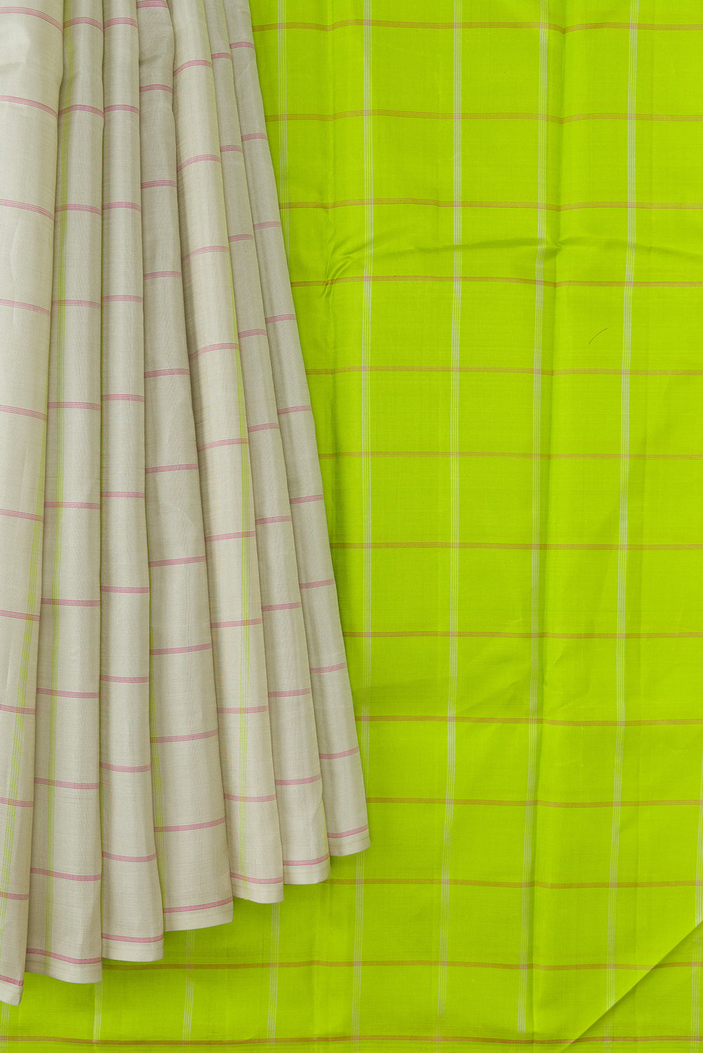 Pleats and pallu of Beige Dual Tone Kanjivaram Silk Saree with Checked design on the body and Without Border. 