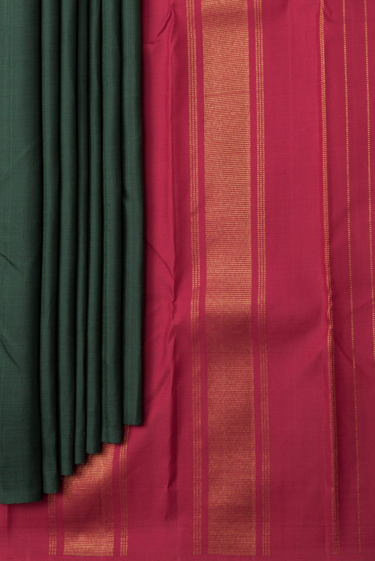 Pleats and pallu of Bottle Green Dual Tone Kanjivaram Silk Saree with Checked design on the body and Without Border. 