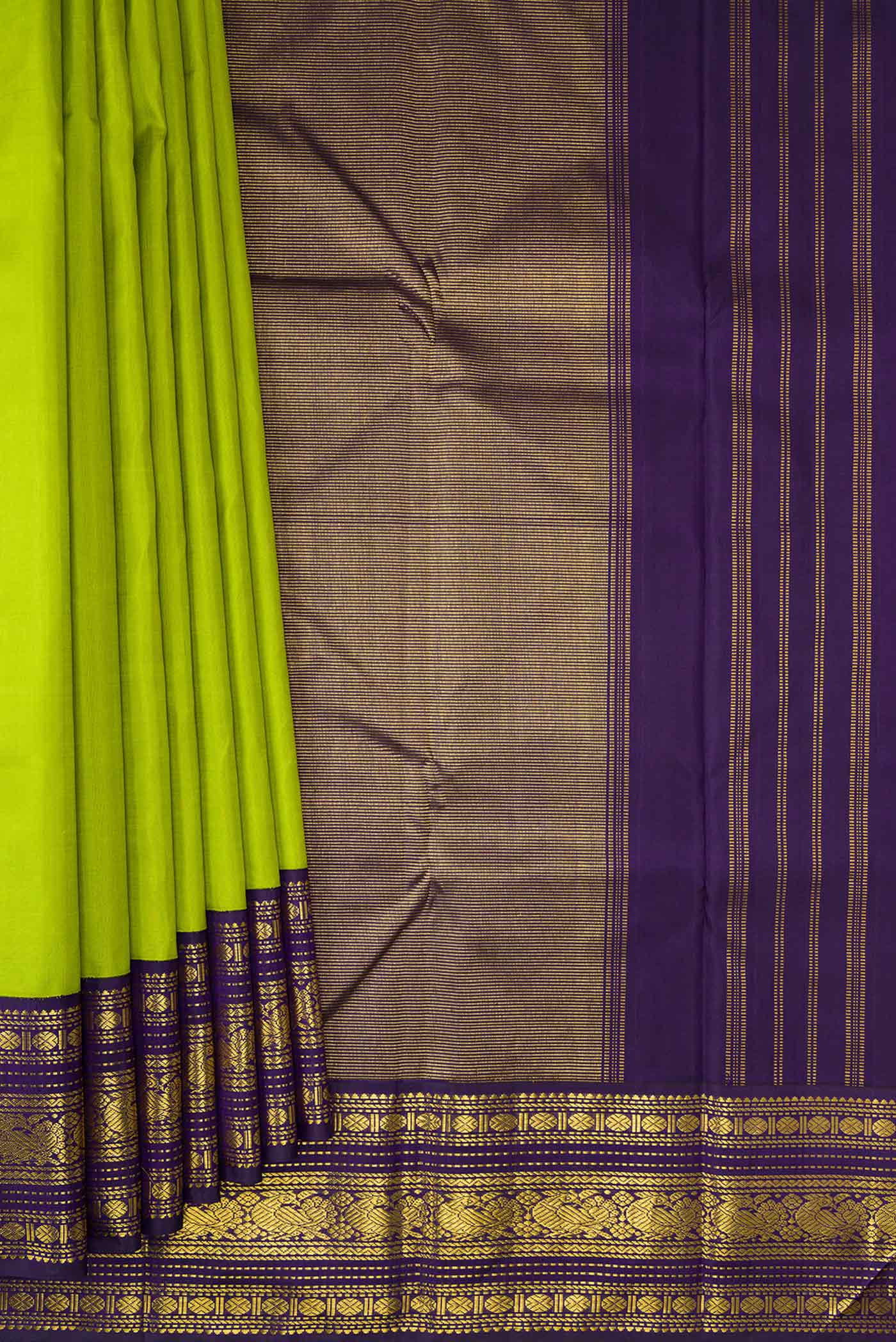 Pleats and pallu of Green Dual Tone Kanjivaram Silk Saree with Plain Body and Zari Border. 