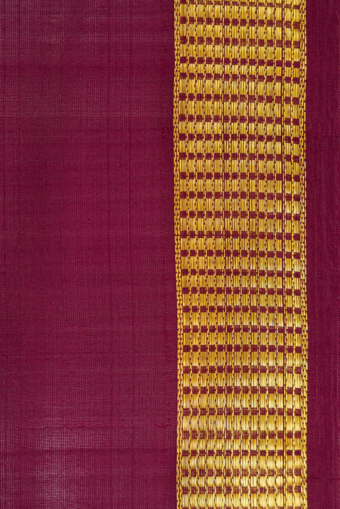 Border image of Burgundy Dual Tone Kanjivaram Silk Nine Yards Saree with Plain Body and Zari Border. 