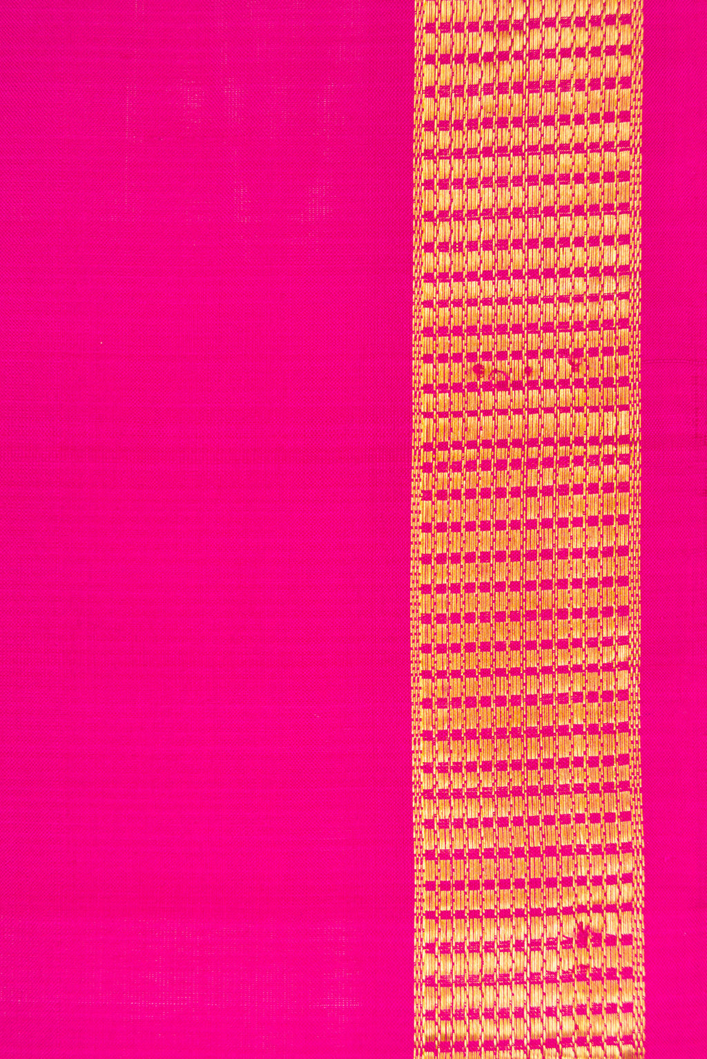 Border image of Dark Pink Dual Tone Kanjivaram Silk Nine Yards Saree with Plain Body and Zari Border. 