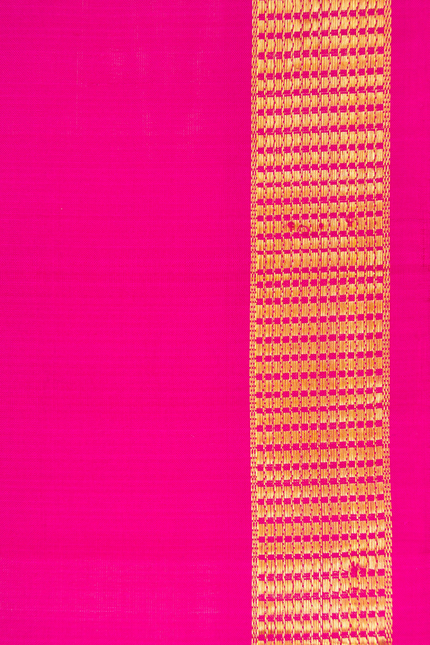 Border image of Dark Pink Dual Tone Kanjivaram Silk Nine Yards Saree with Plain Body and Zari Border. 