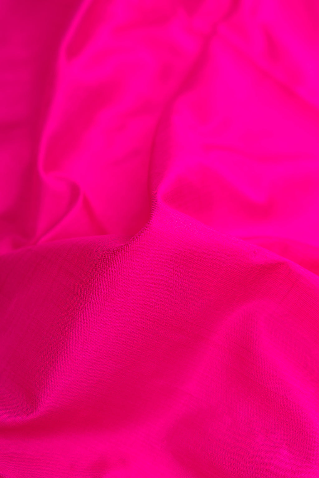 Close up of Dark Pink Dual Tone Kanjivaram Silk Nine Yards Saree with Plain Body and Zari Border.  displaying folds