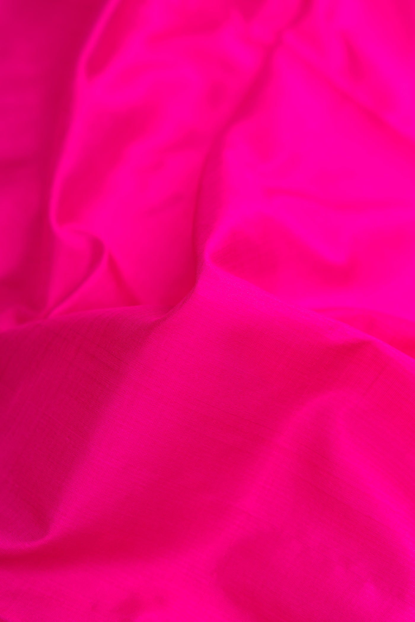 Close up of Dark Pink Dual Tone Kanjivaram Silk Nine Yards Saree with Plain Body and Zari Border.  displaying folds