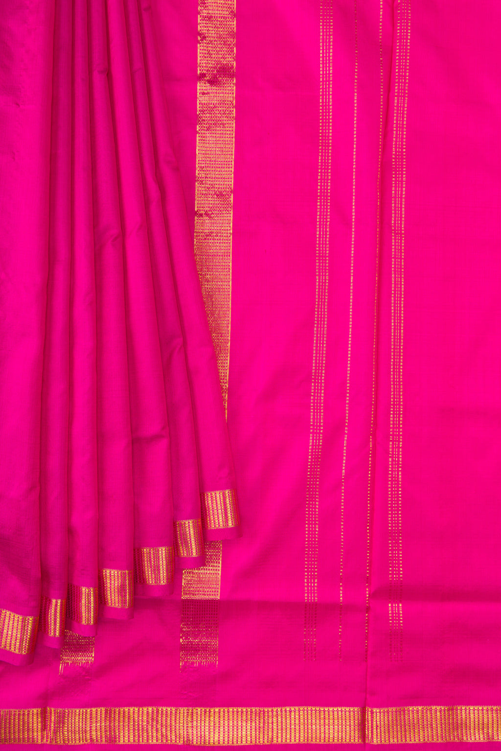 Pleats and pallu of Dark Pink Dual Tone Kanjivaram Silk Nine Yards Saree with Plain Body and Zari Border. 