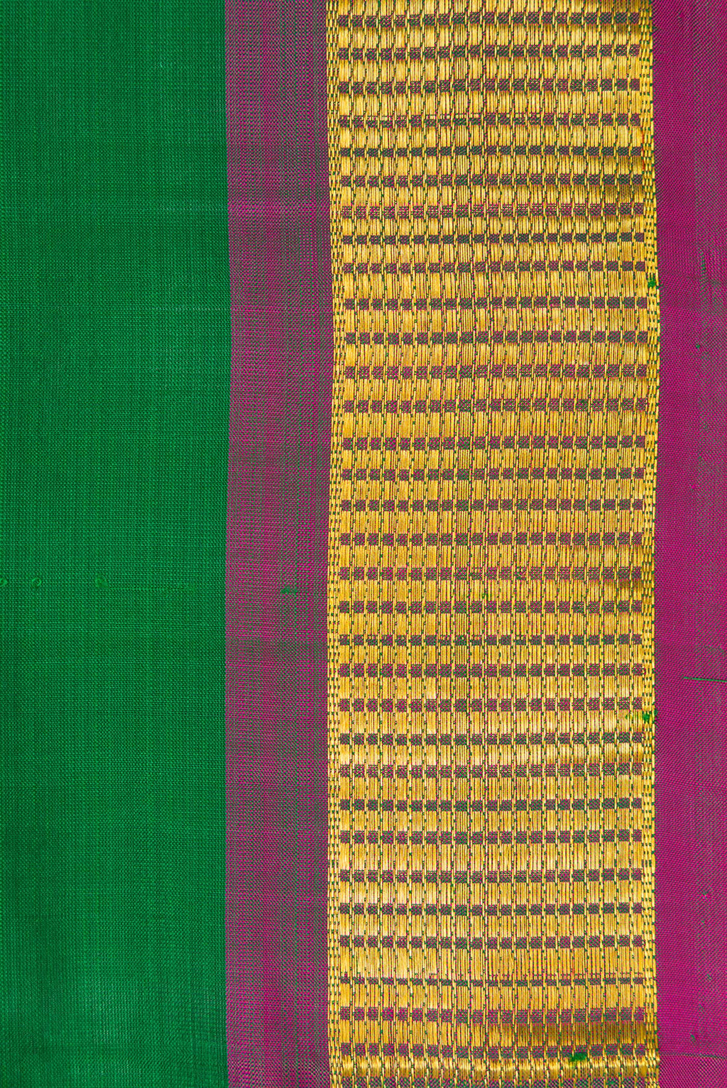 Border image of Bottle Green Dual Tone Kanchipuram Silk Nine Yards Saree with Plain Body and Zari Border. 