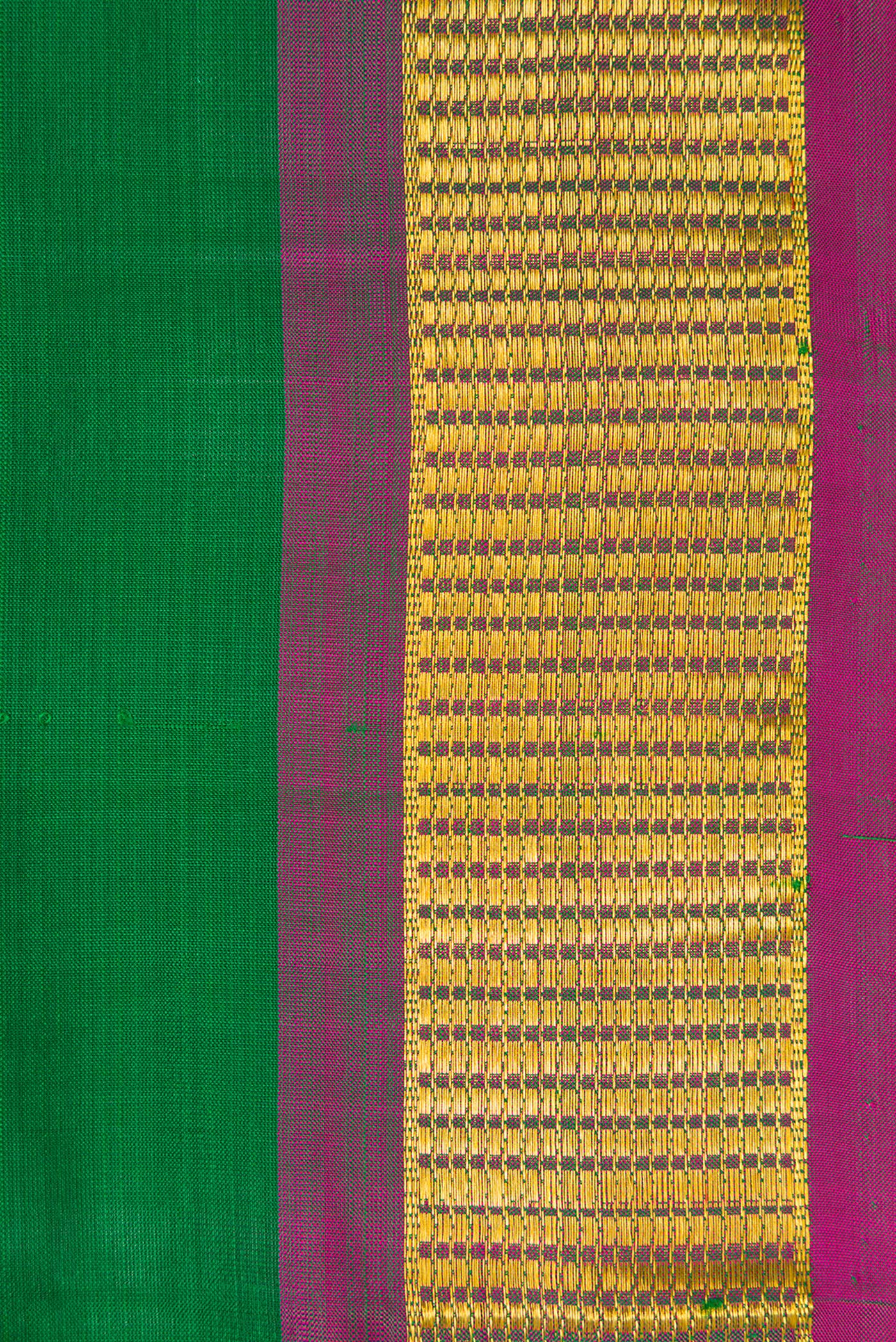 Border image of Bottle Green Dual Tone Kanchipuram Silk Nine Yards Saree with Plain Body and Zari Border. 