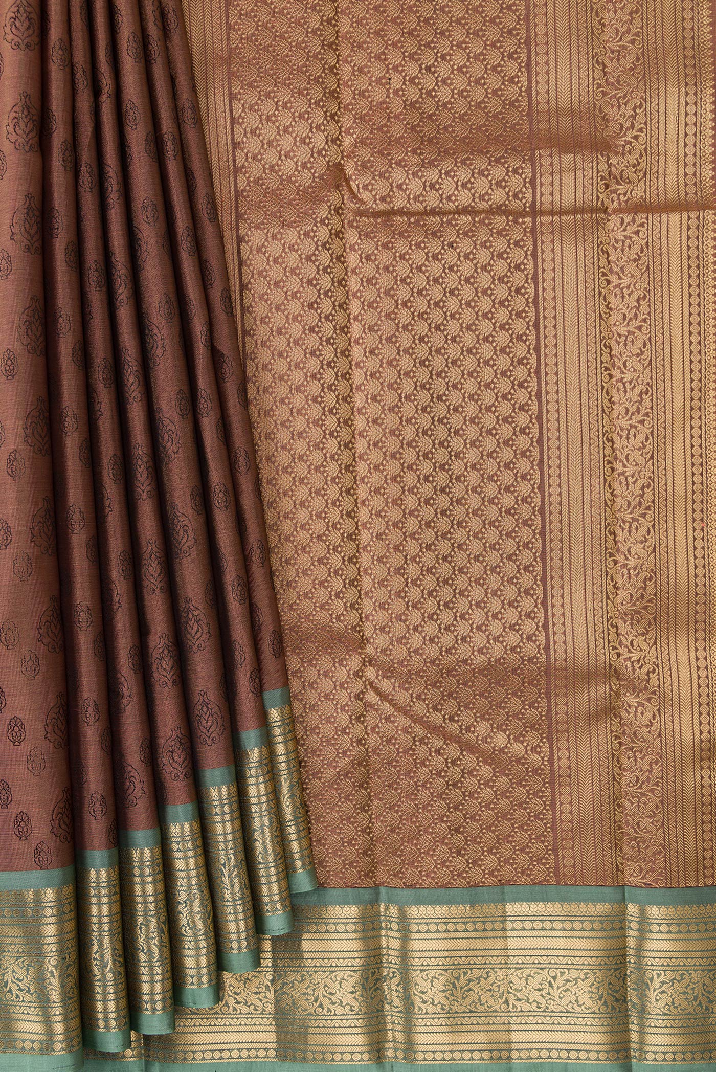 Pleats and pallu of Brown Dual Tone Kanchipuram Tissue Silk Saree with Zari Brocade on the body and Zari Border. 