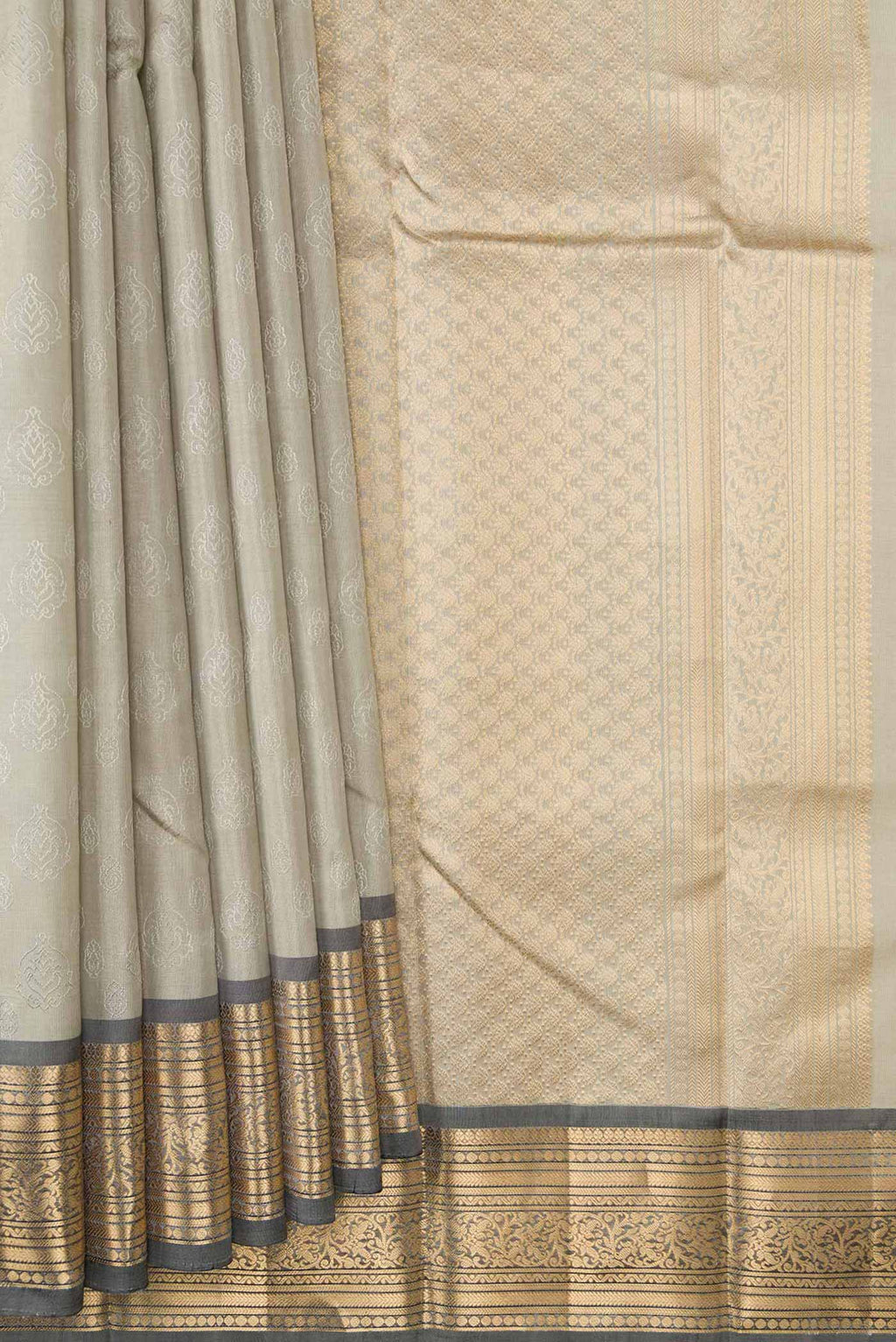 Pleats and pallu of Grey Dual Tone Kanchipuram Tissue Silk Saree with Zari Brocade on the body and Zari Border. 