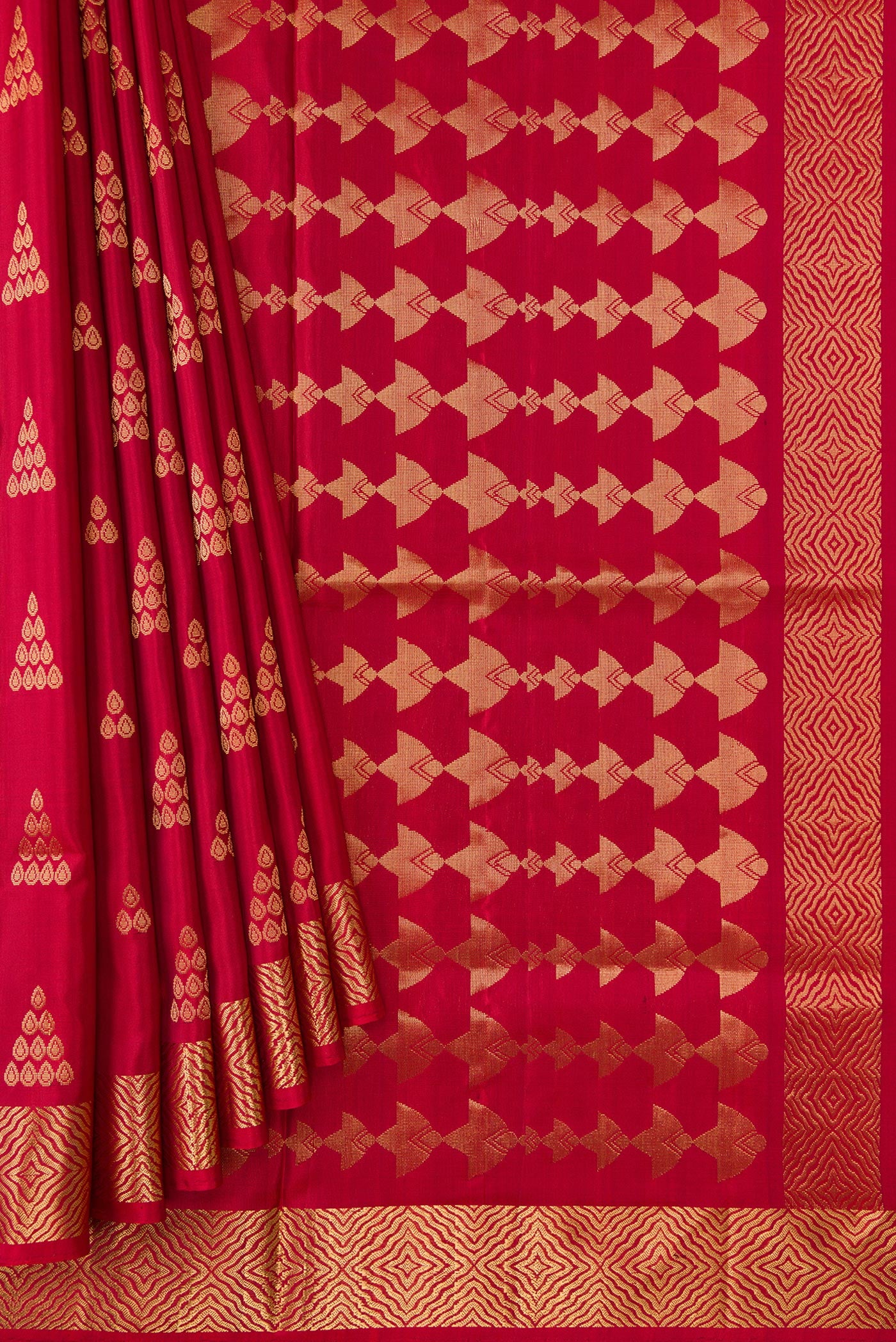 Pleats and pallu of Maroon Dual Tone Soft Silk Saree with Zari Butta on the body and Zari Border. 