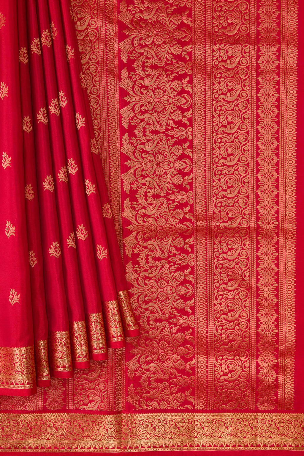 Pleats and pallu of Maroon Dual Tone Soft Silk Saree with Zari Butta on the body and Zari Border. 